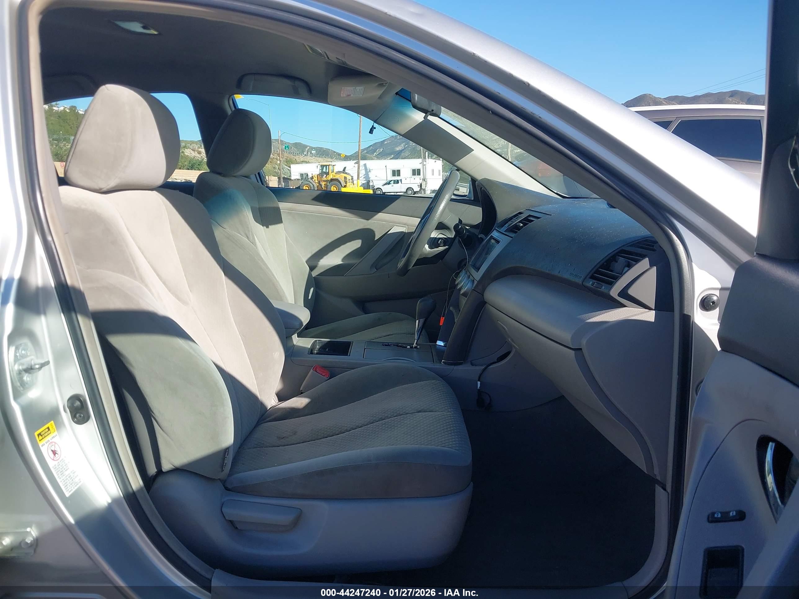 TOYOTA CAMRY image 5