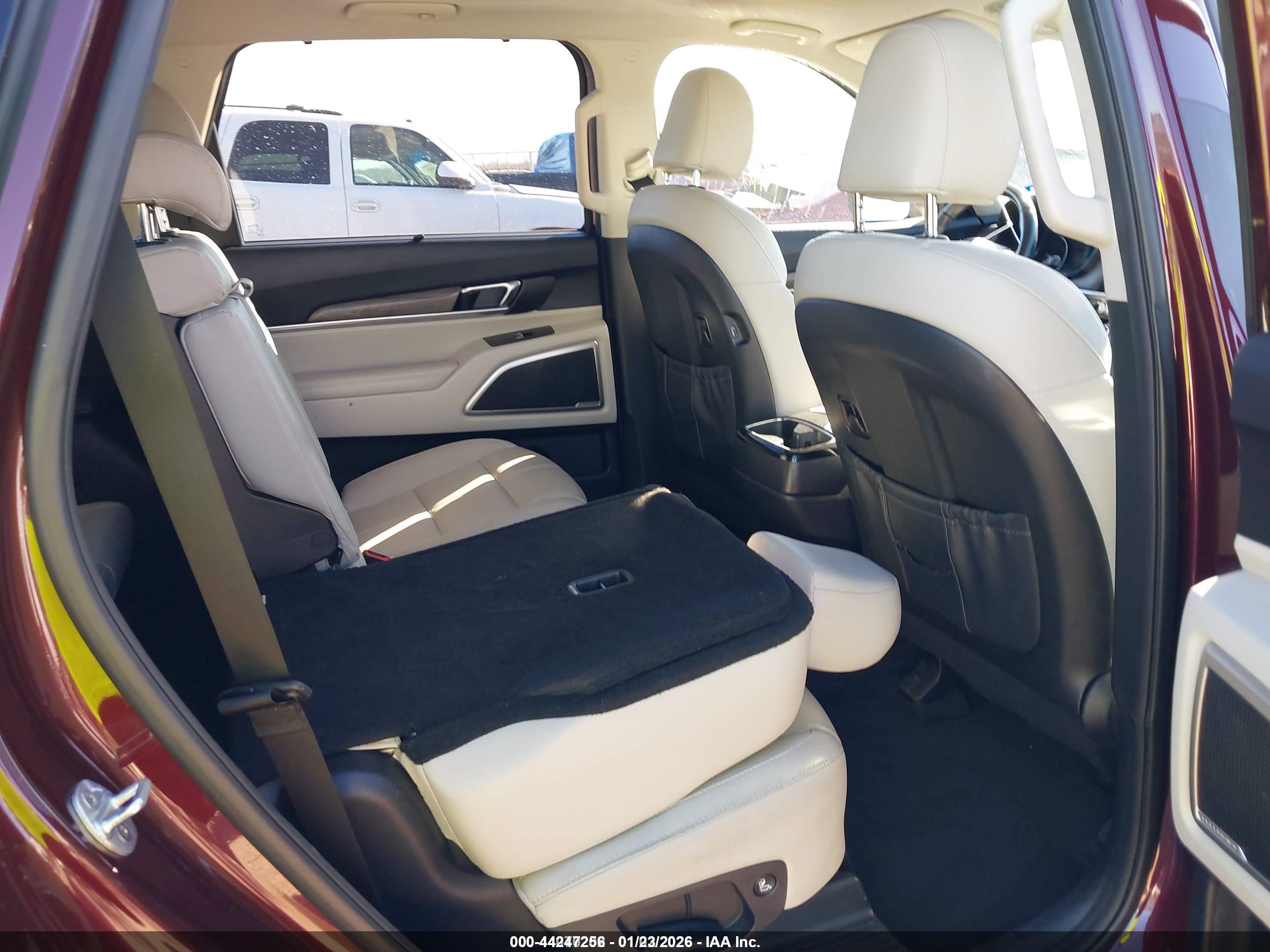 KIA TELLURIDE image 8