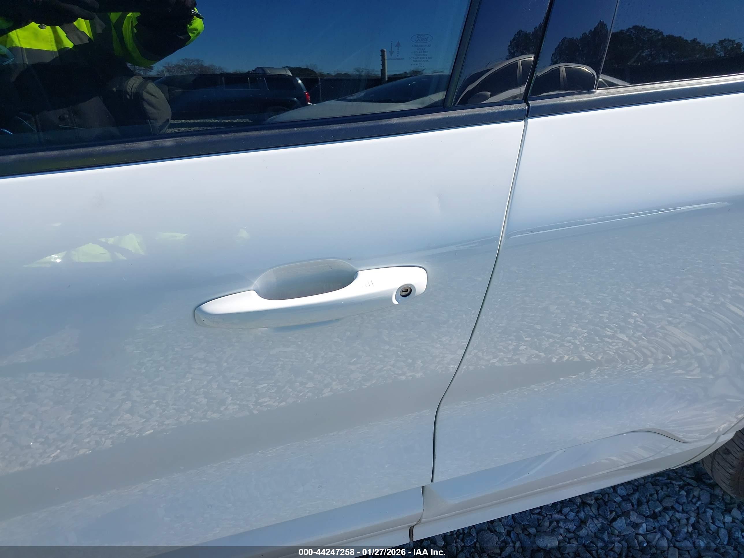 FORD ESCAPE image 6