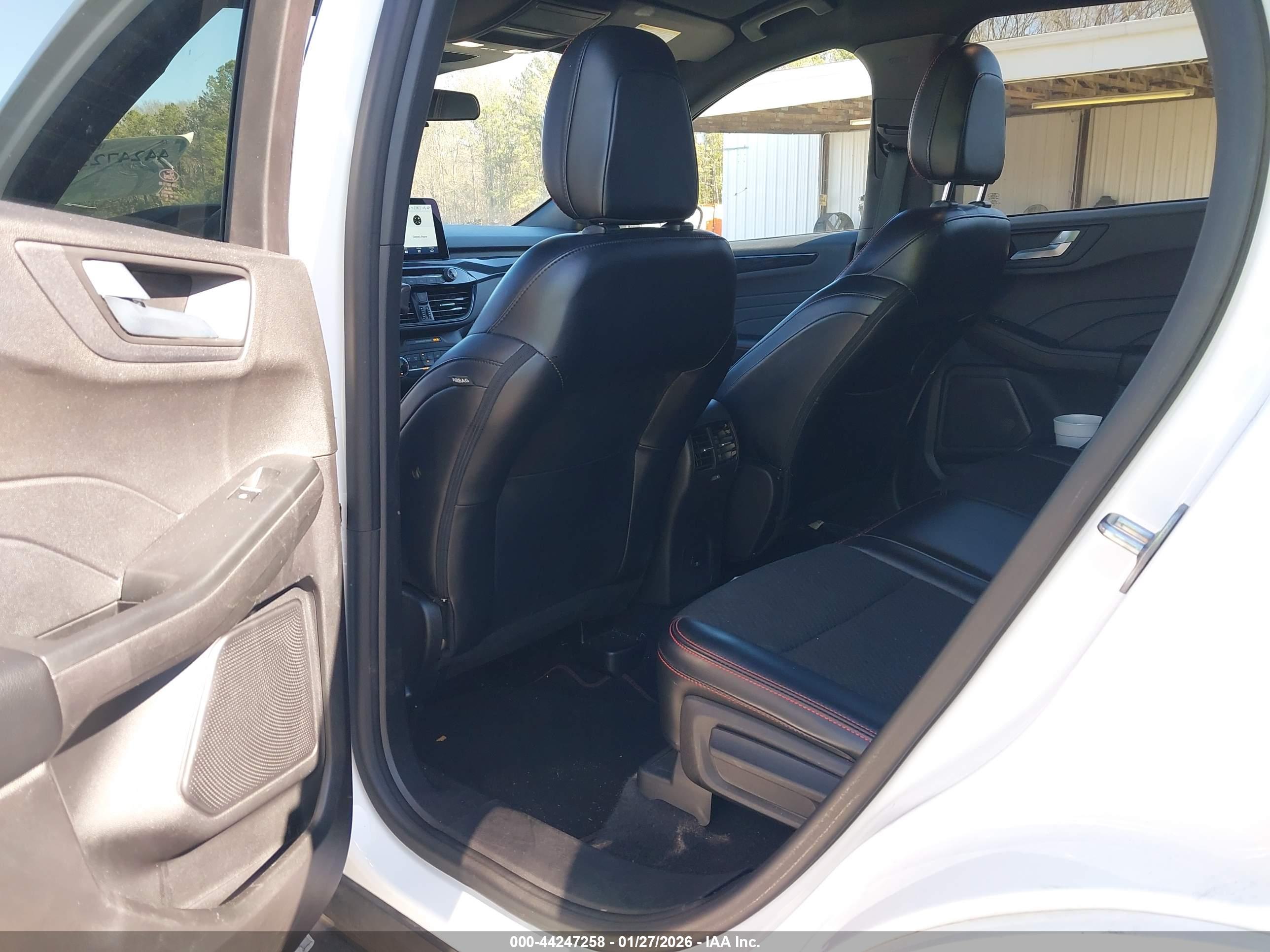 FORD ESCAPE image 8
