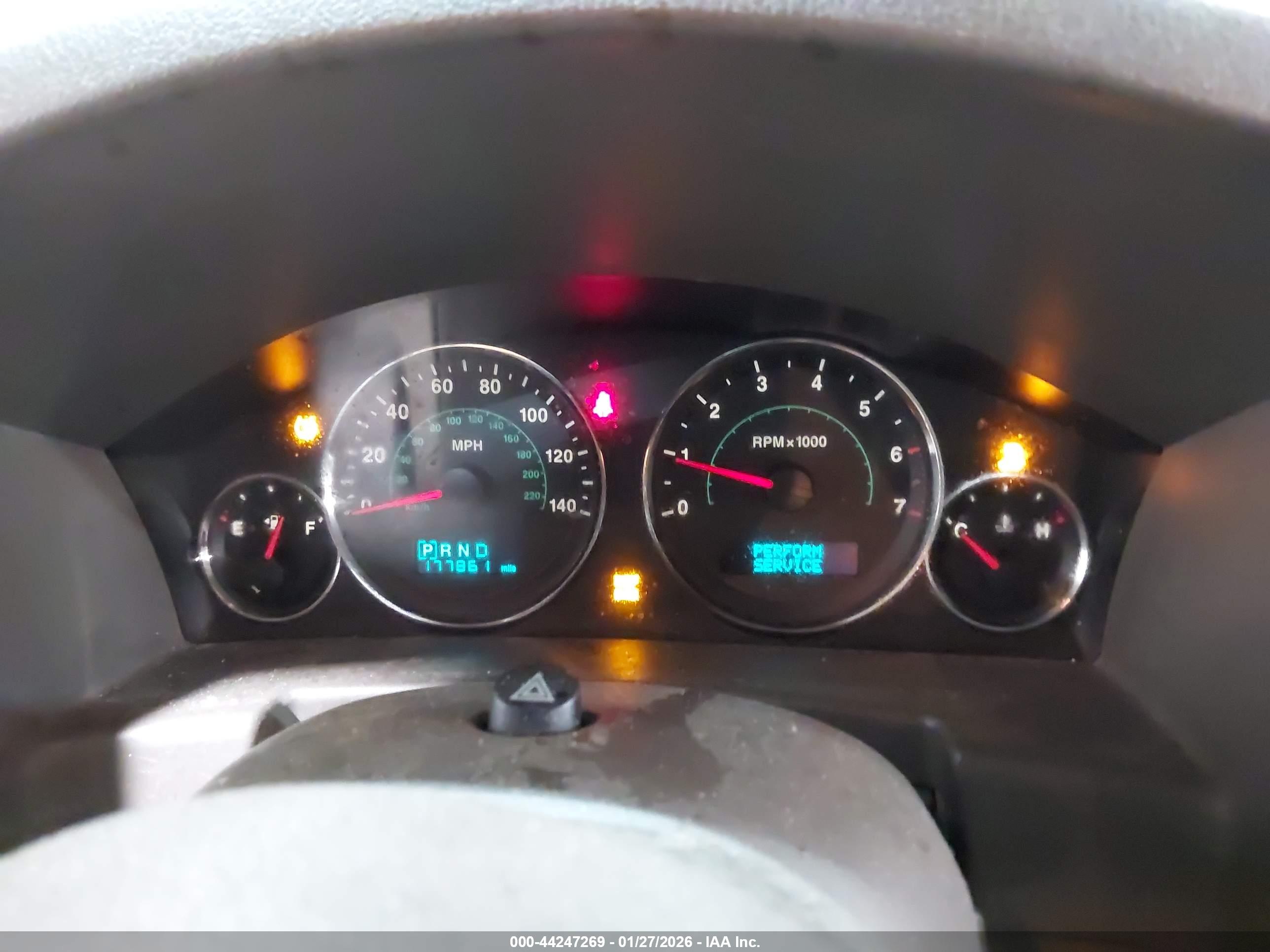 JEEP COMMANDER image 7