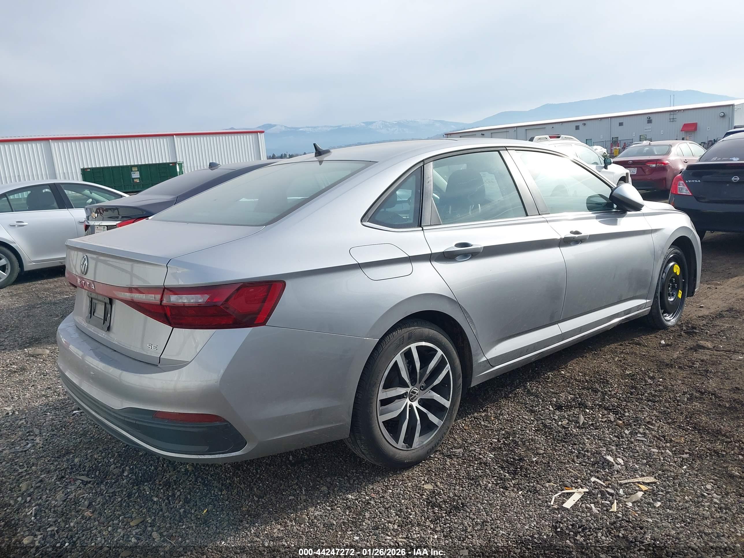 VOLKSWAGEN JETTA image 4