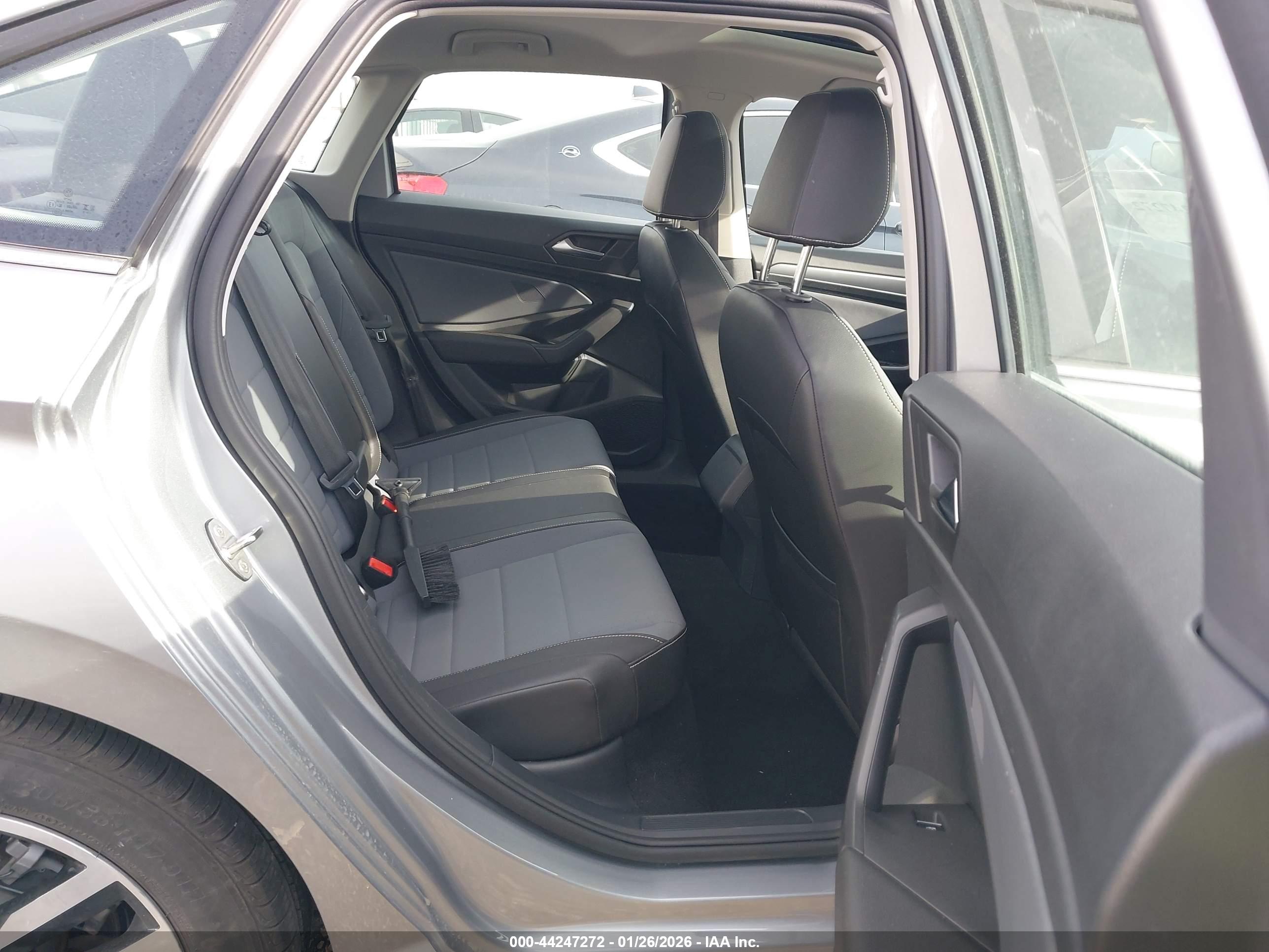 VOLKSWAGEN JETTA image 8