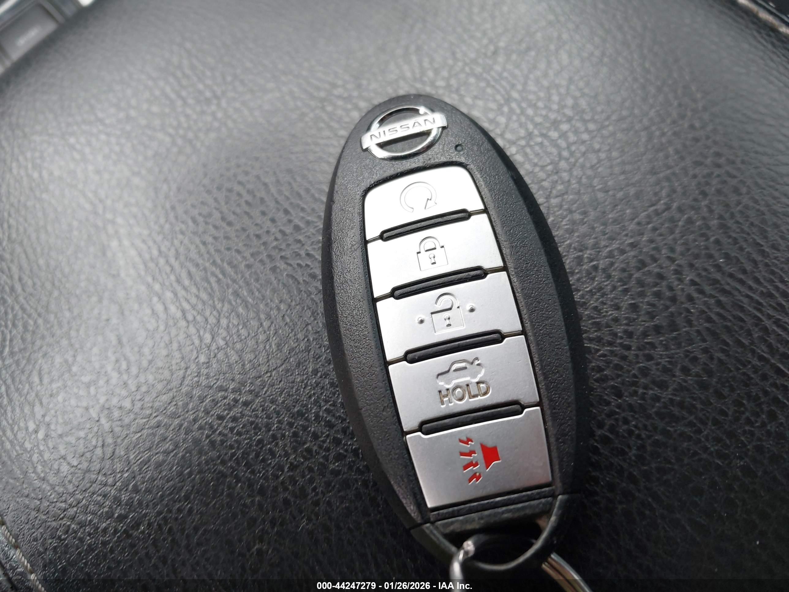 NISSAN MAXIMA image 11
