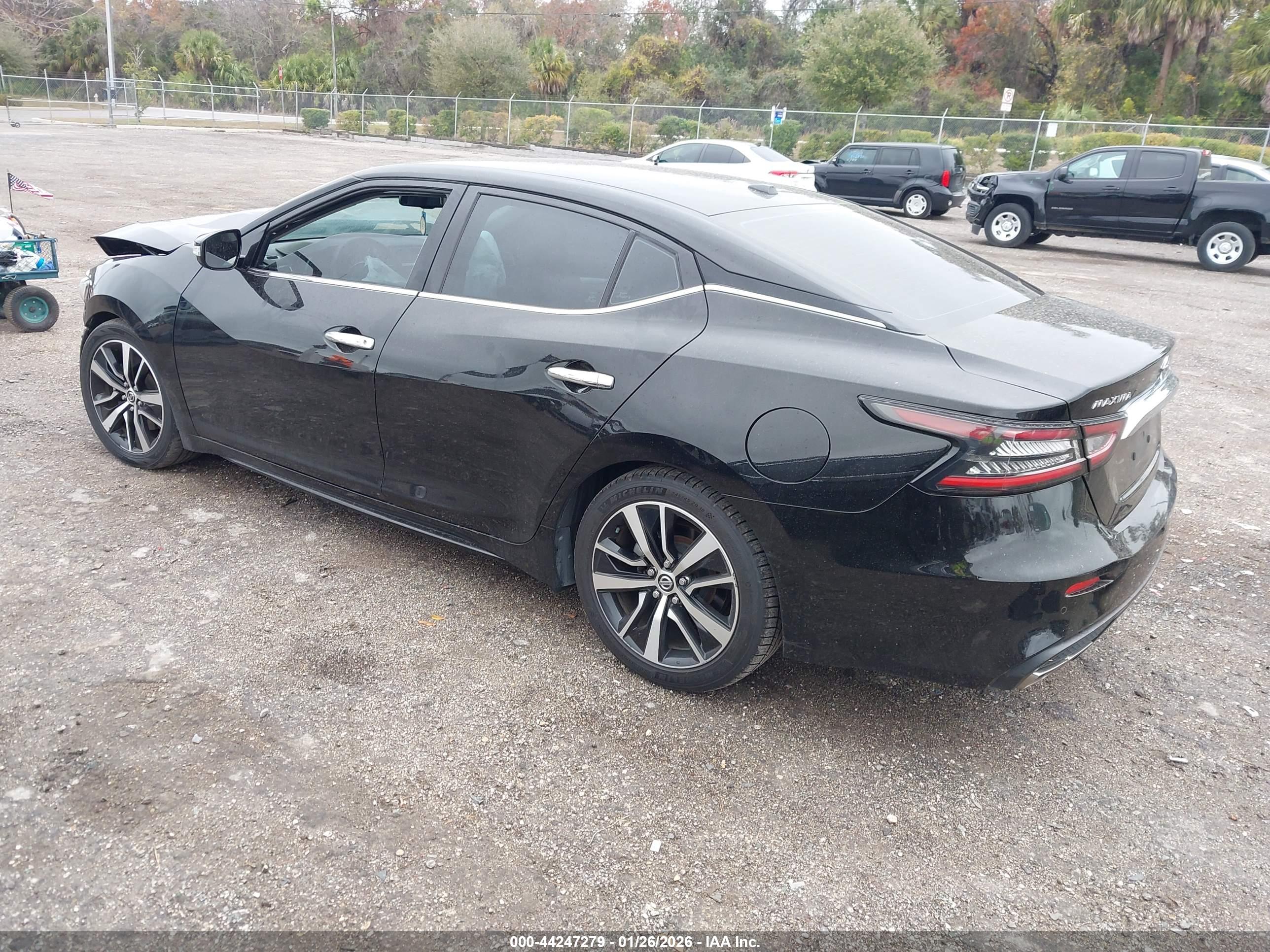 NISSAN MAXIMA image 3