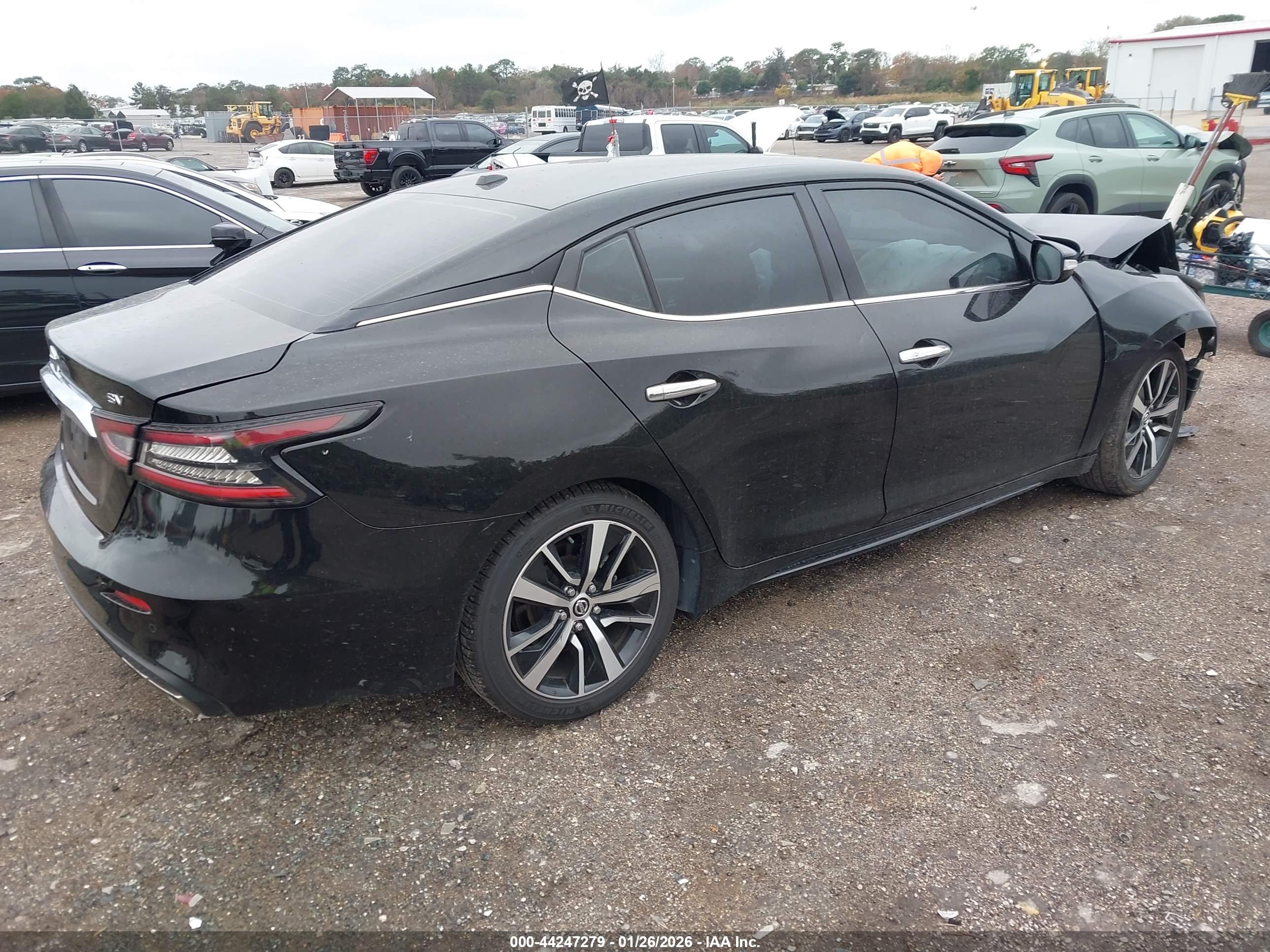 NISSAN MAXIMA image 4