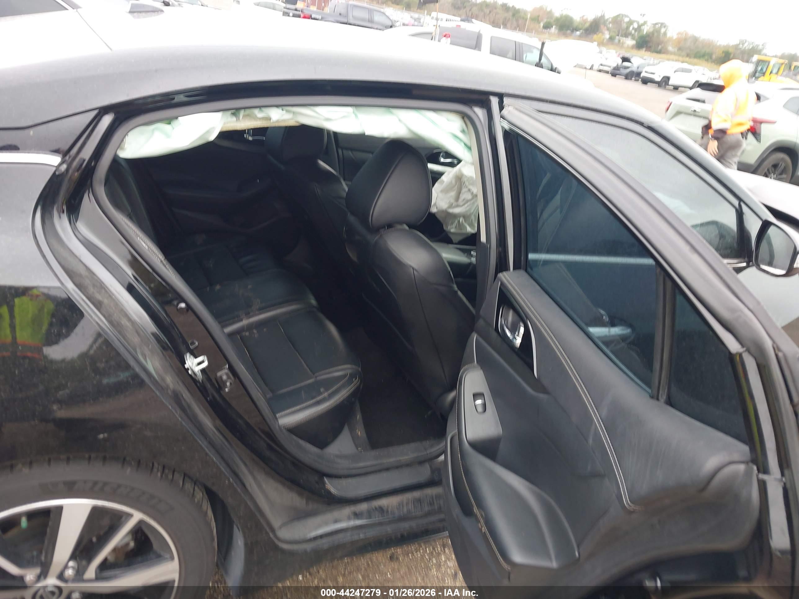 NISSAN MAXIMA image 8