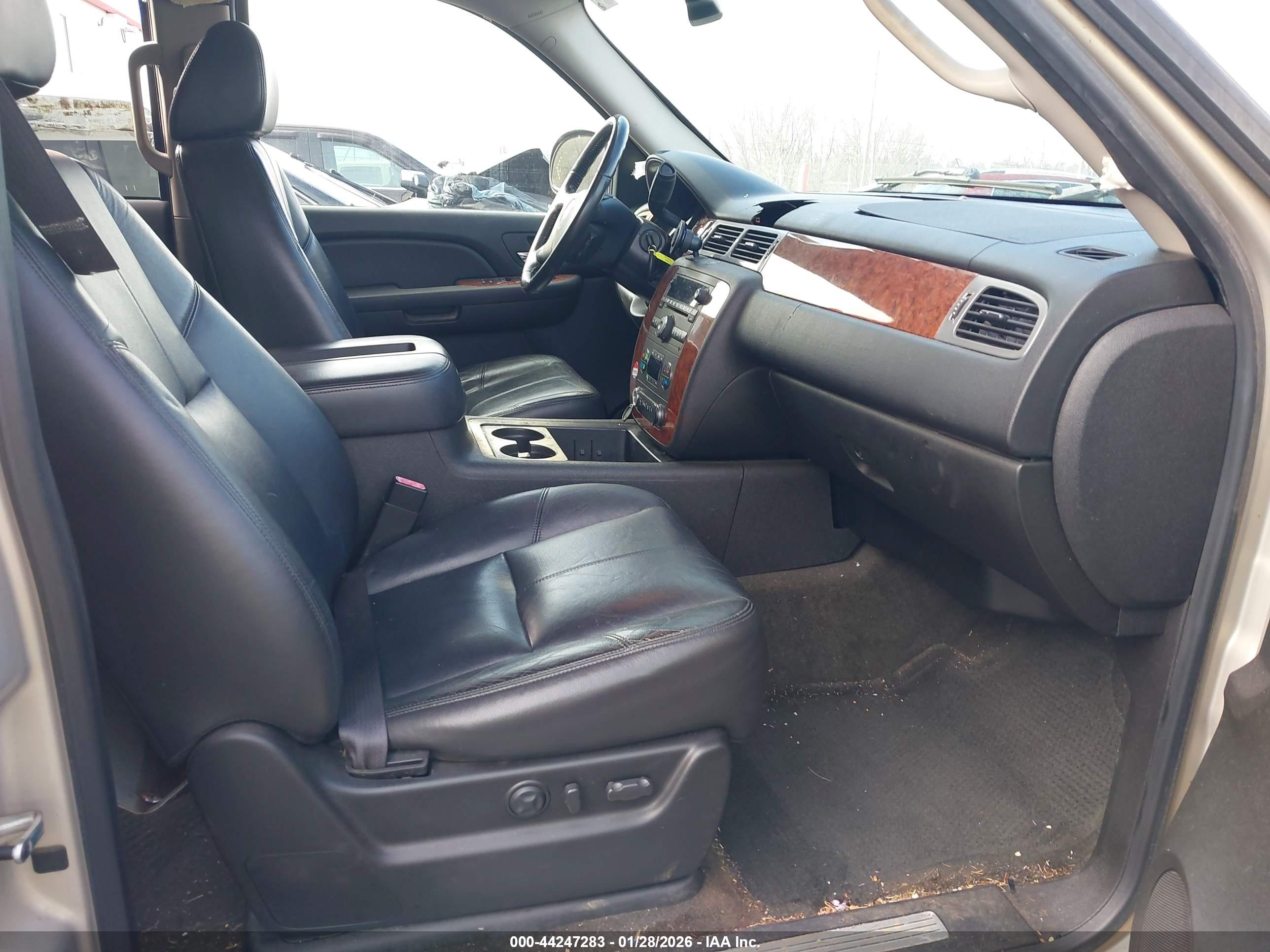 CHEVROLET TAHOE image 5