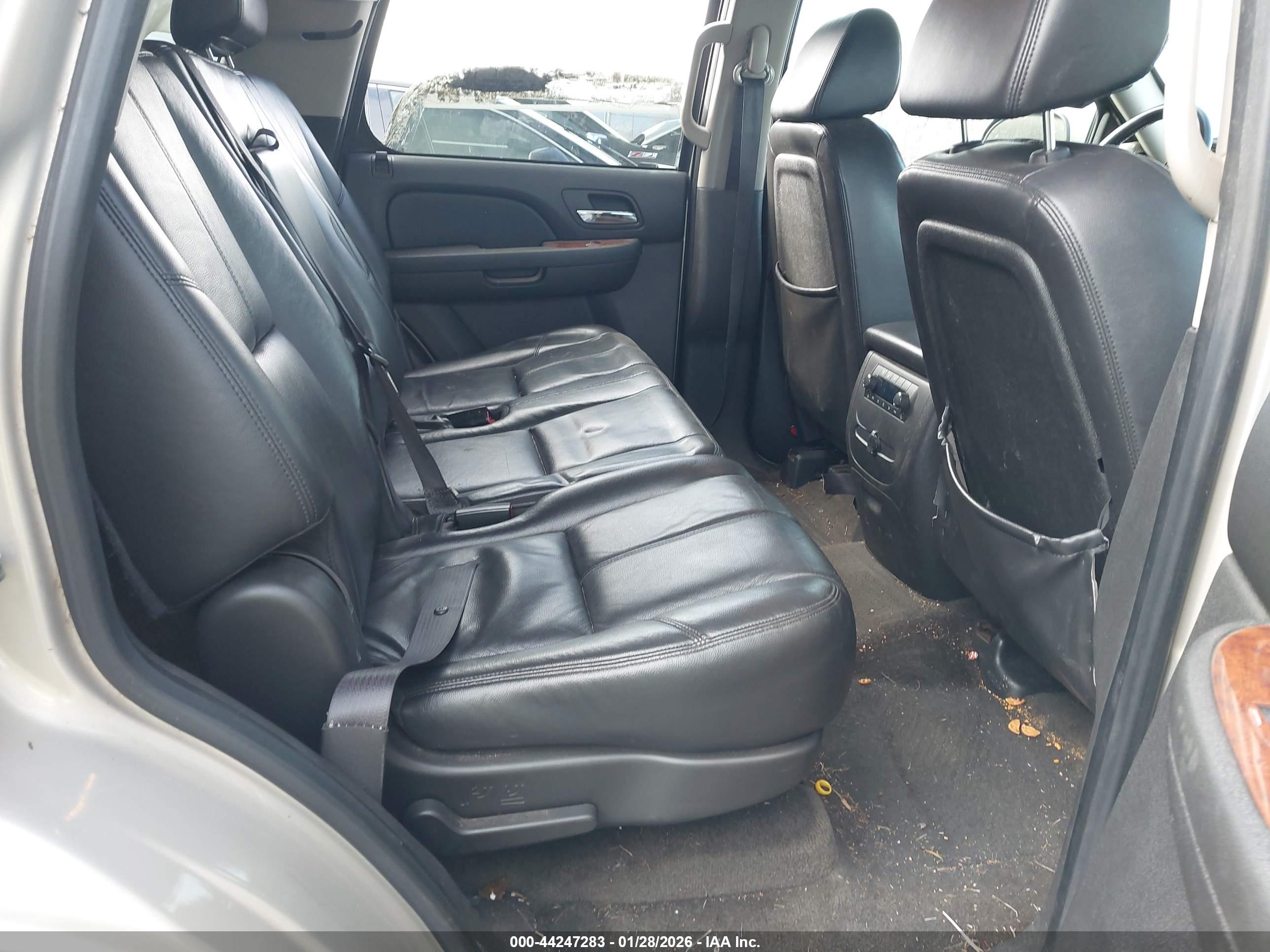 CHEVROLET TAHOE image 8