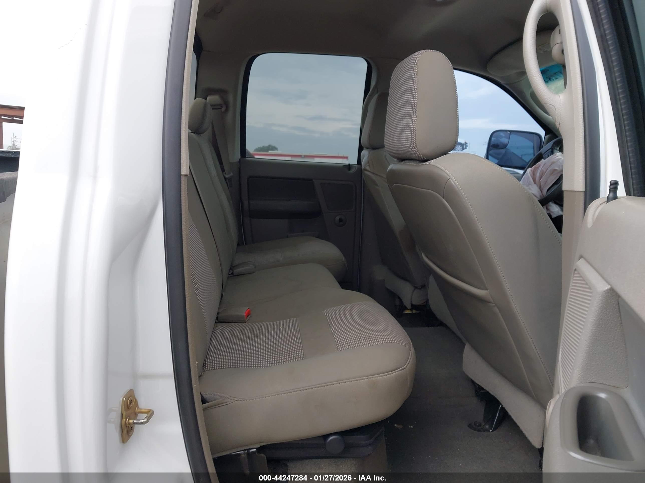 DODGE RAM image 8