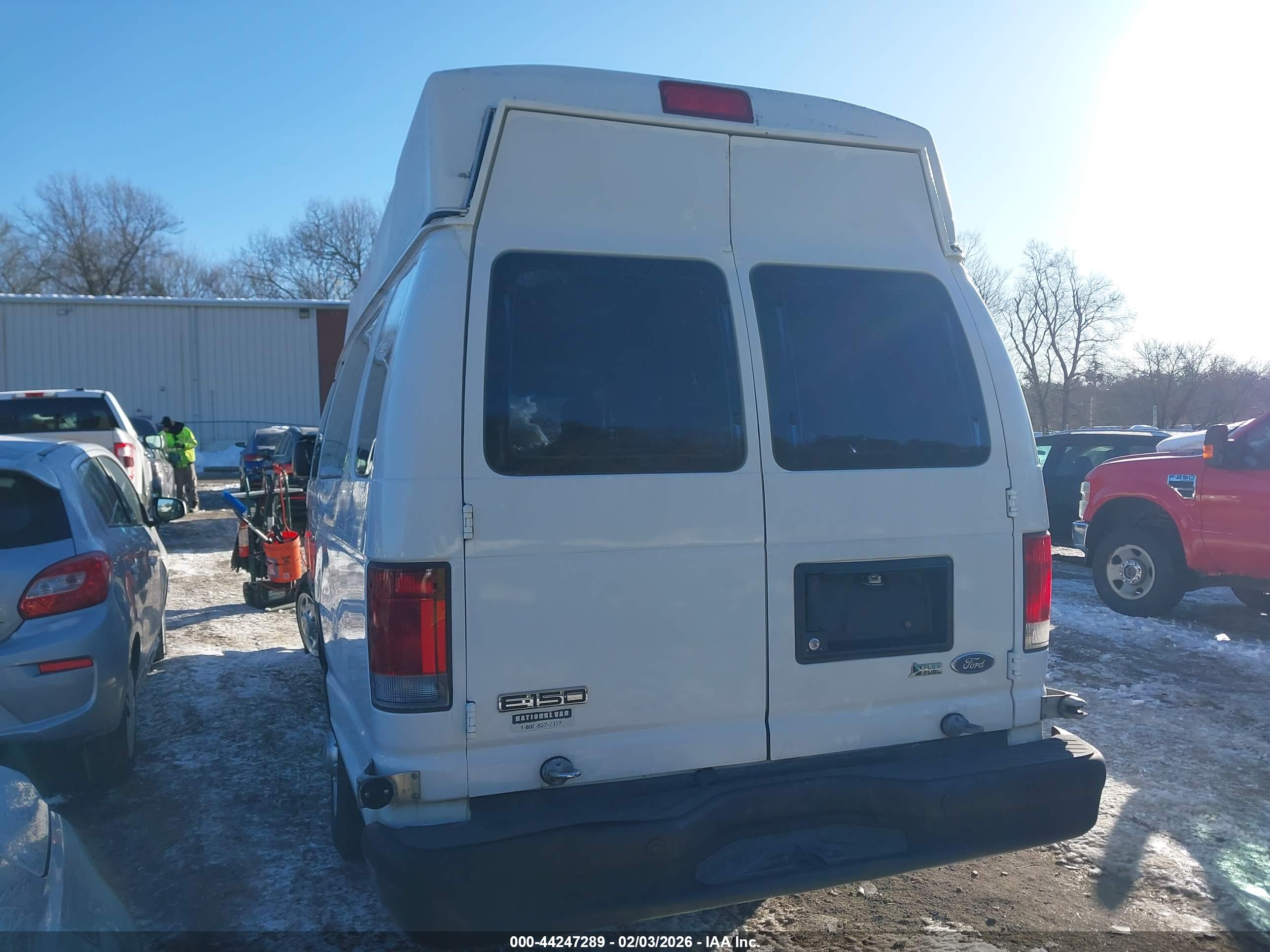 FORD E-150 image 3