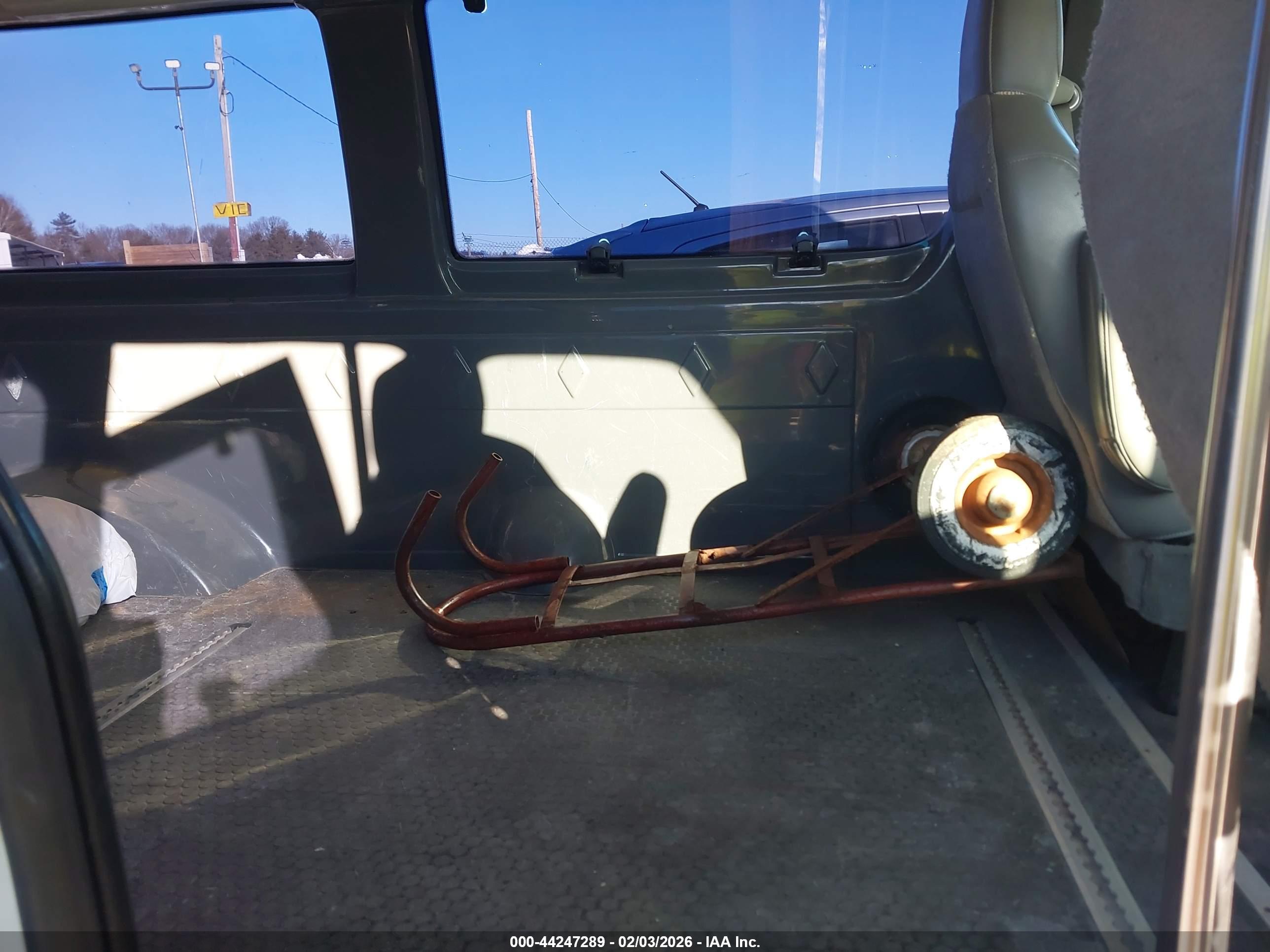 FORD E-150 image 8
