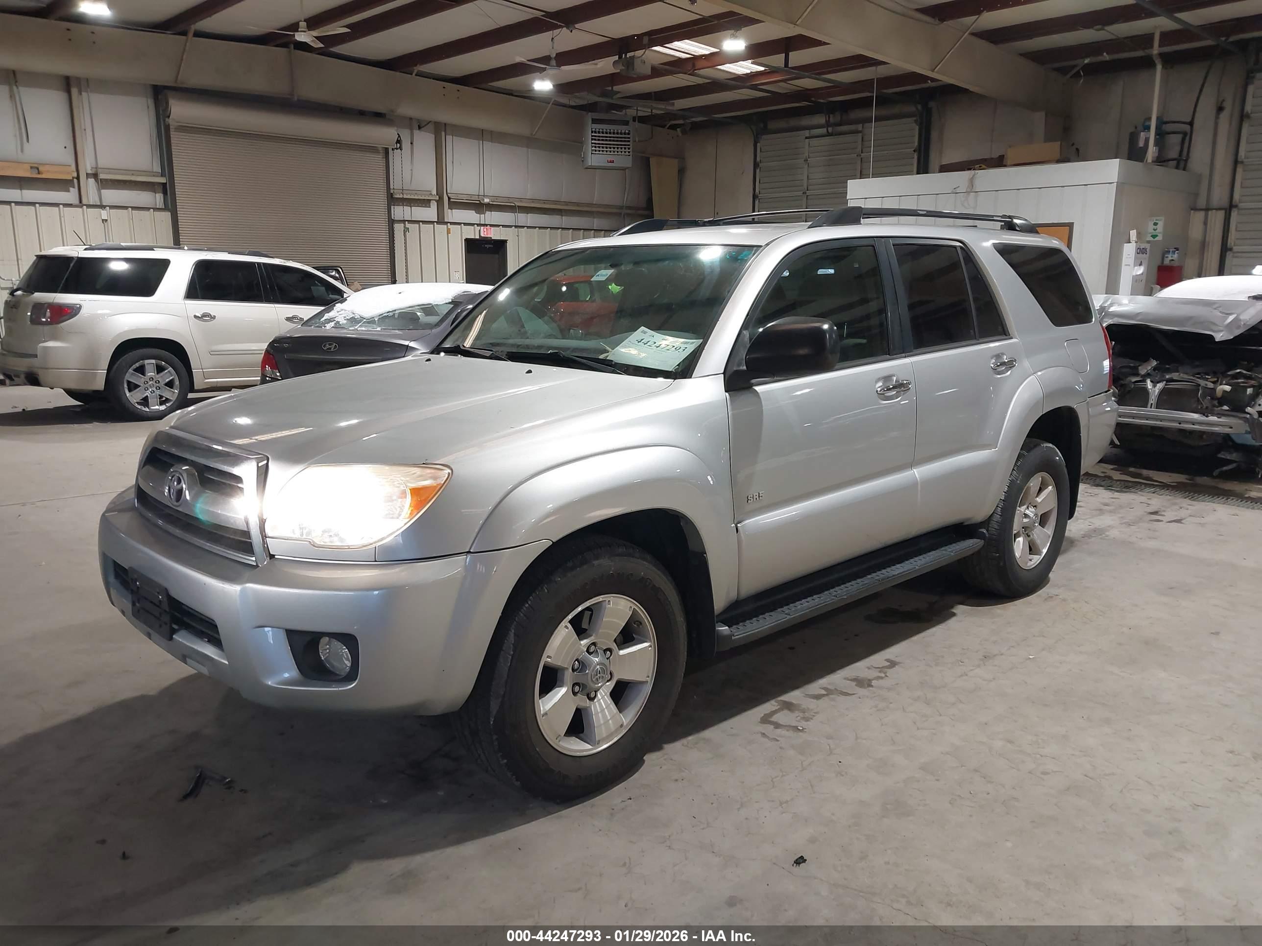 TOYOTA 4RUNNER image 2