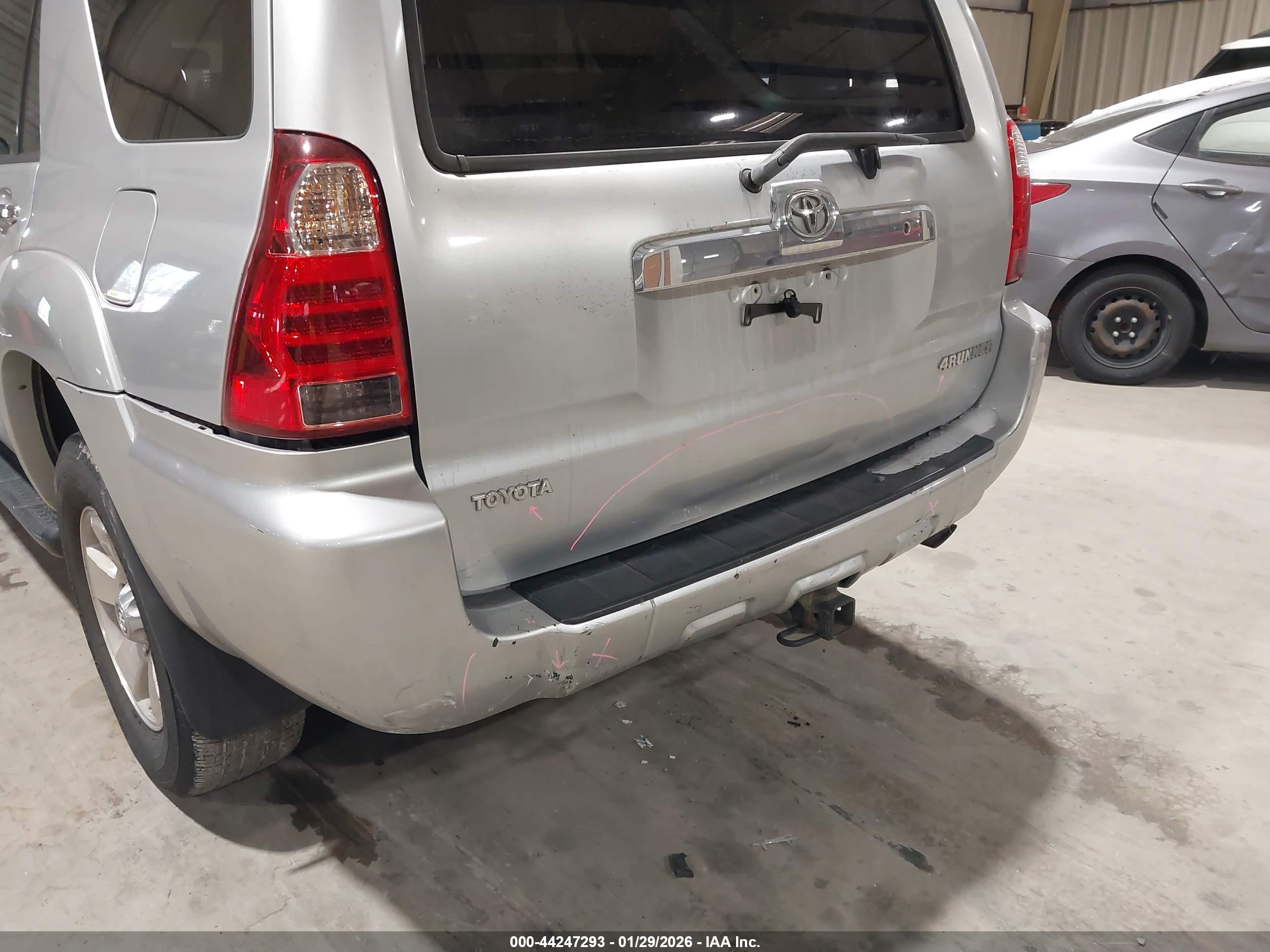 TOYOTA 4RUNNER image 6