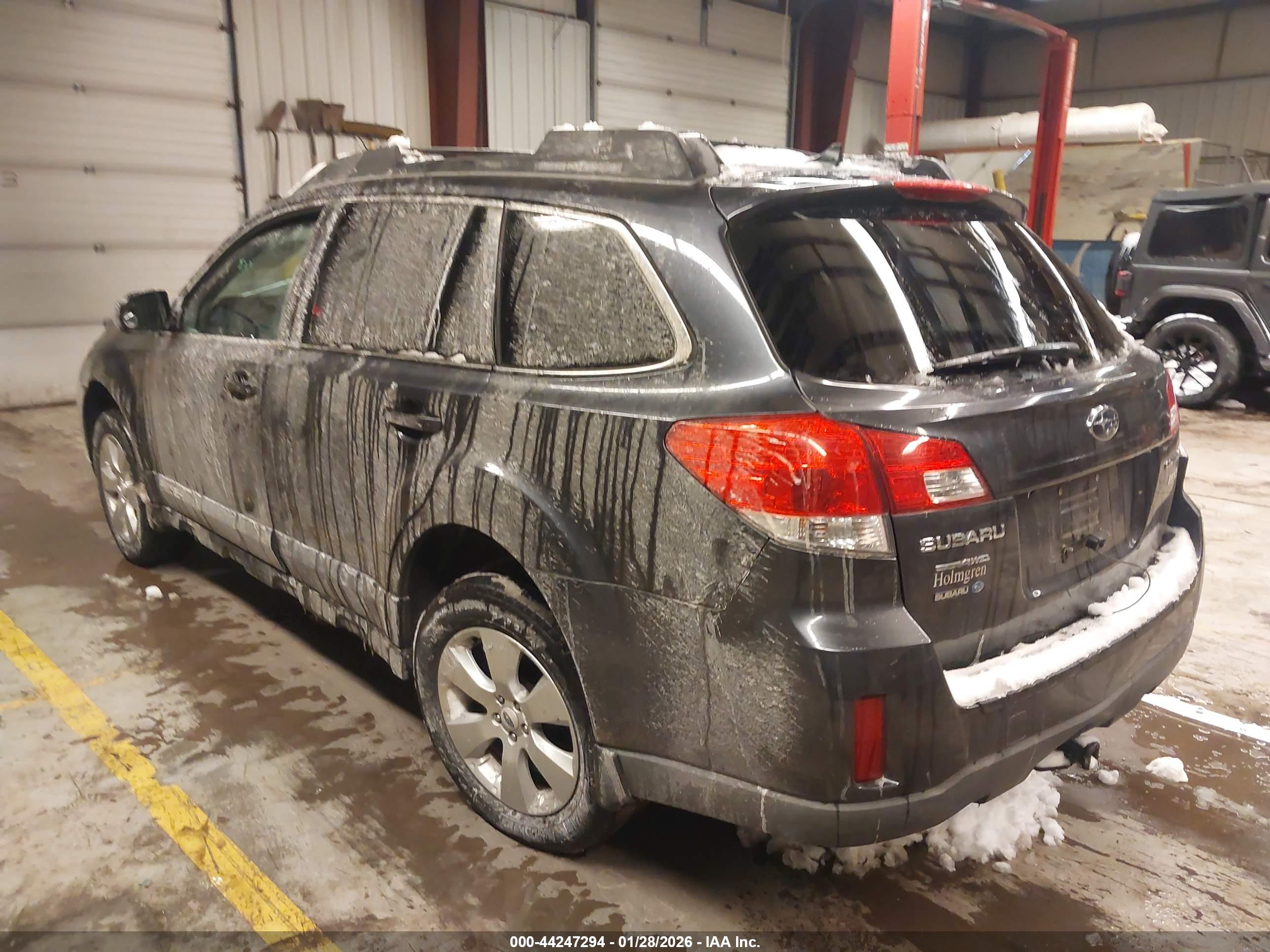 SUBARU OUTBACK image 3