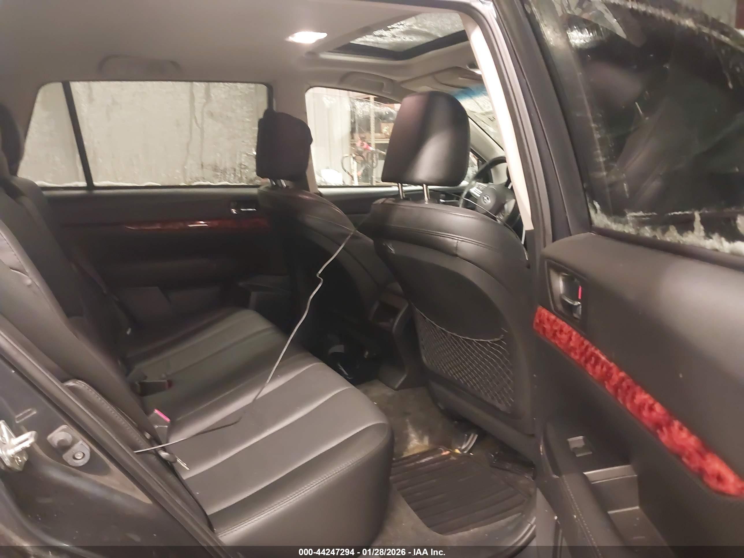 SUBARU OUTBACK image 8