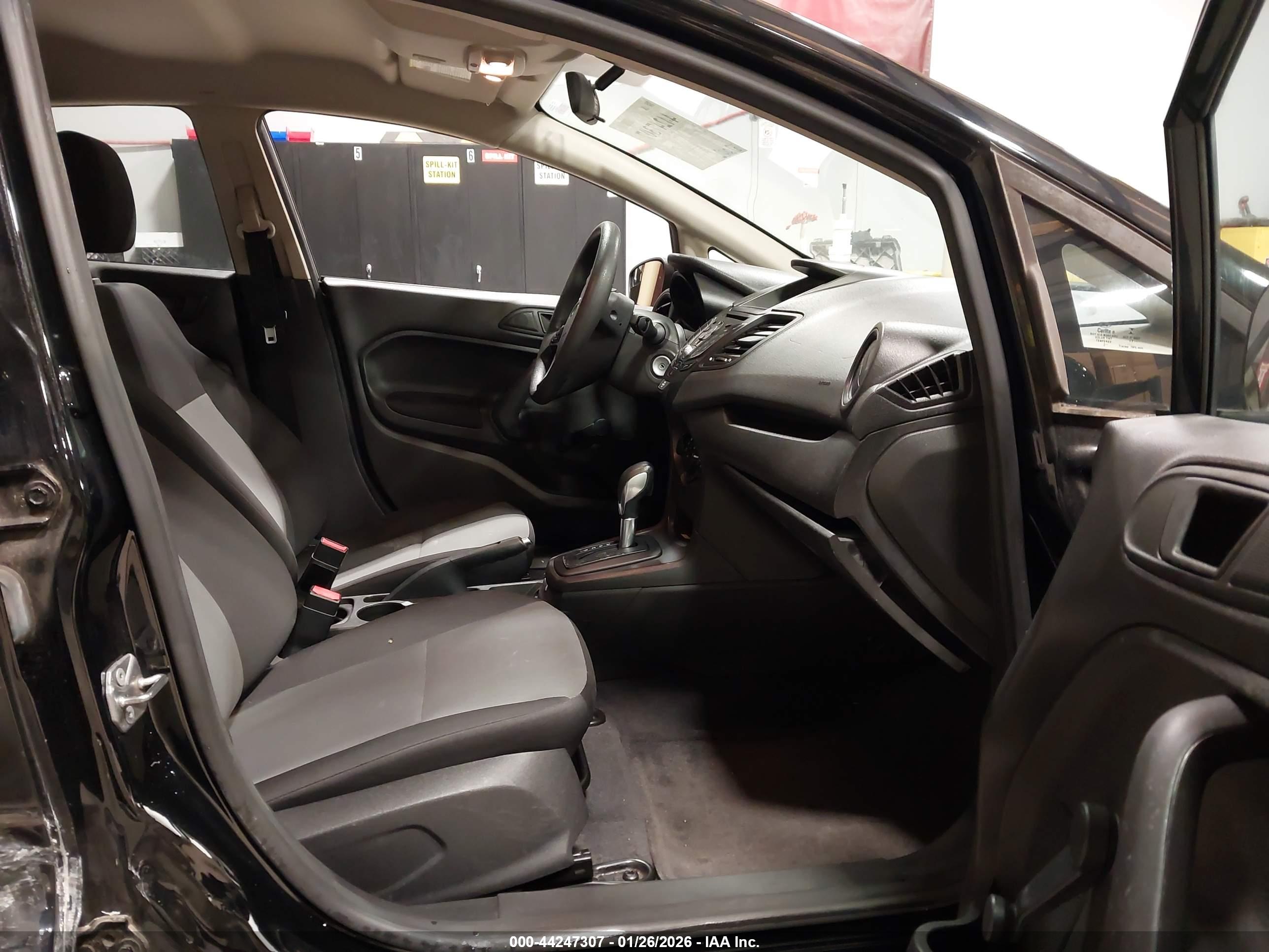 FORD FIESTA image 5