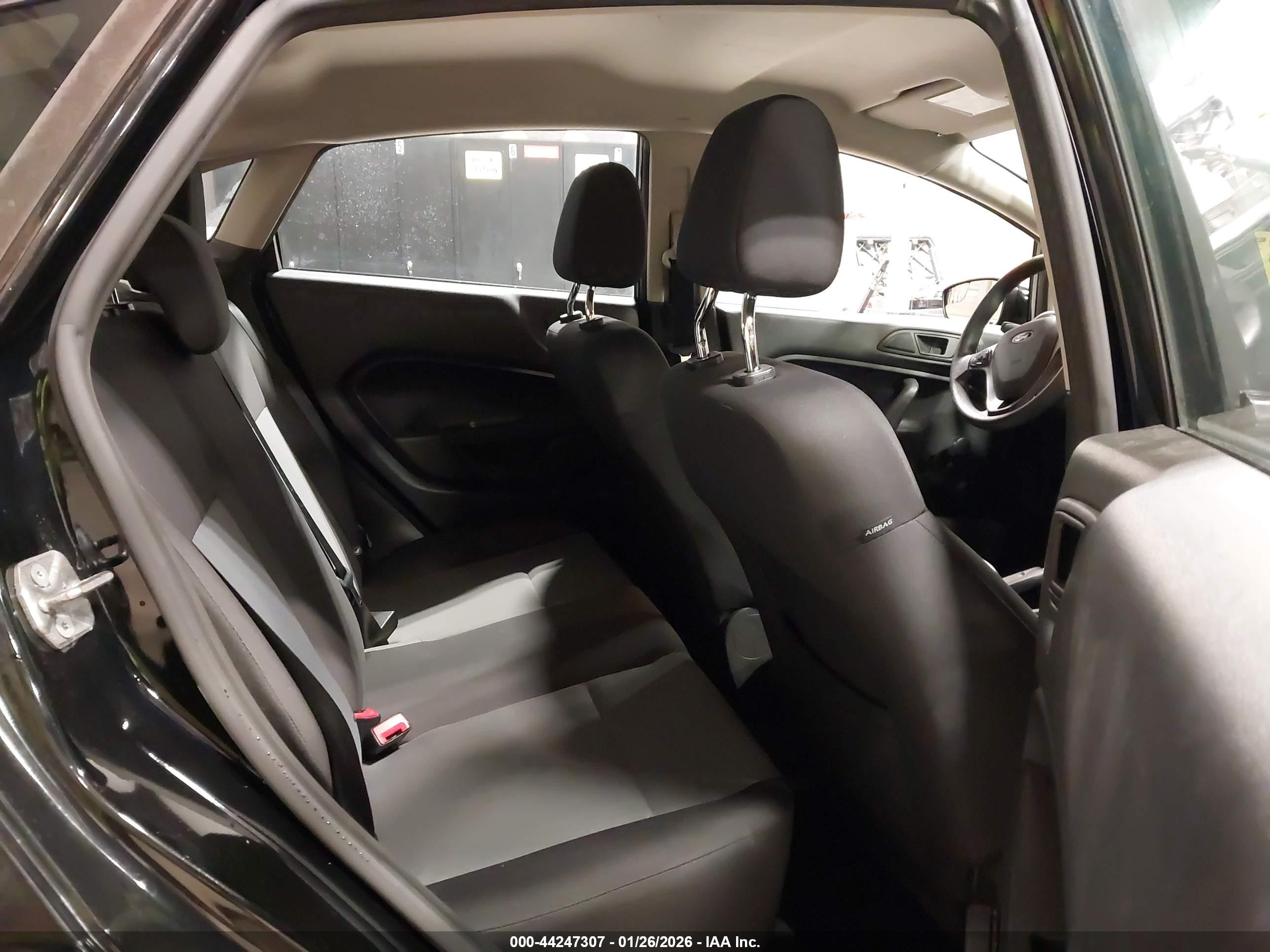 FORD FIESTA image 8
