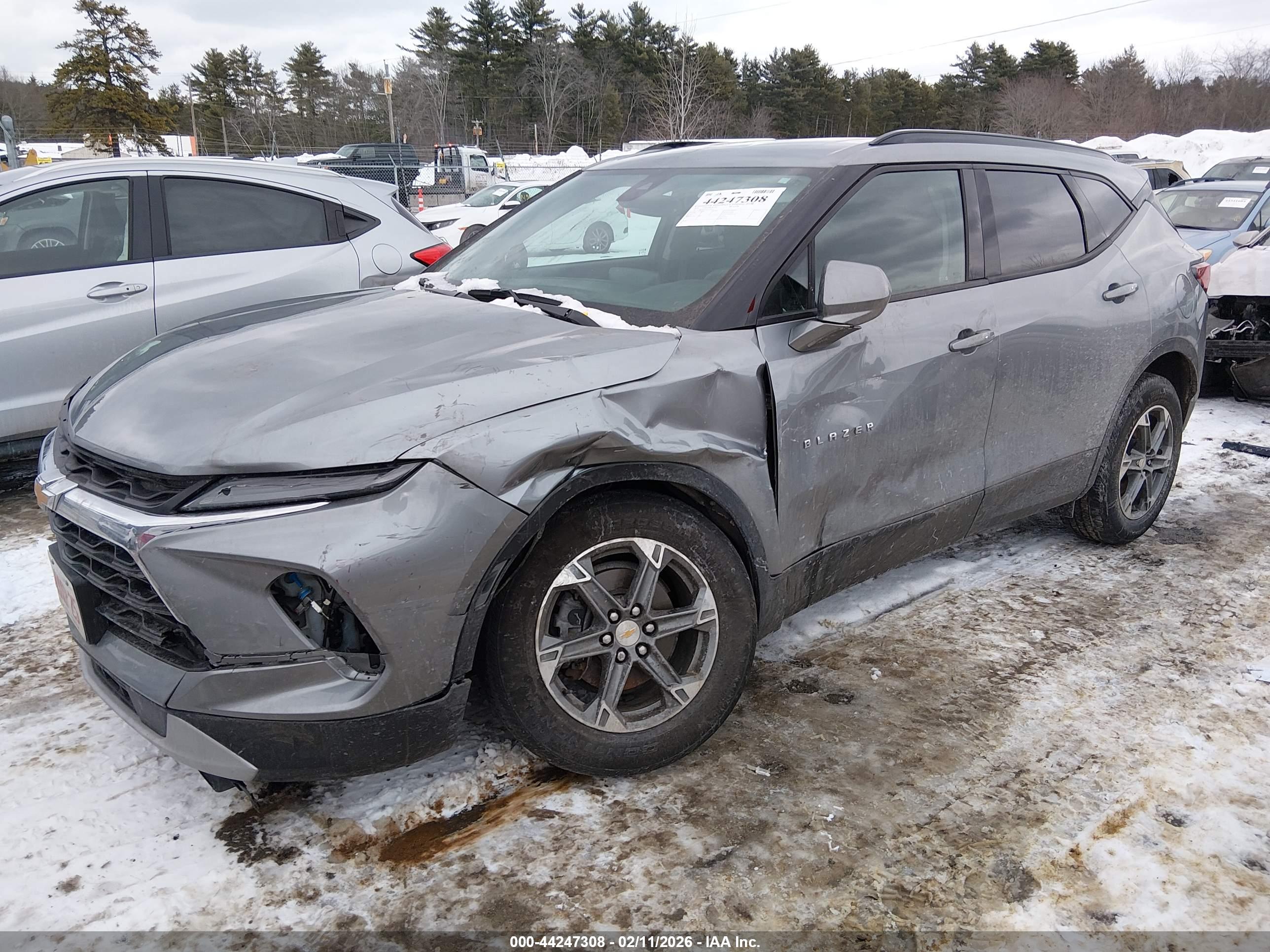 CHEVROLET BLAZER image 2