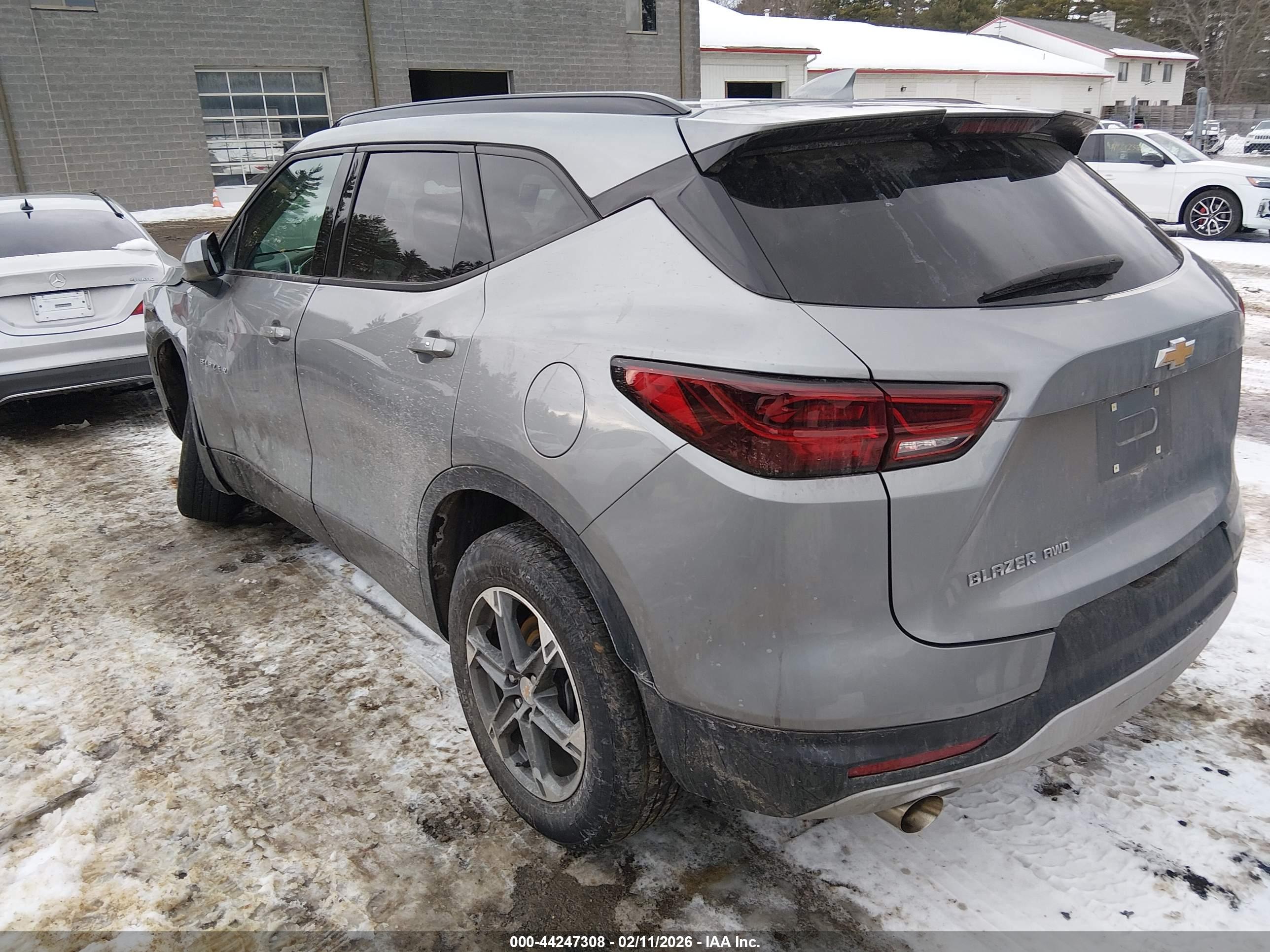 CHEVROLET BLAZER image 3