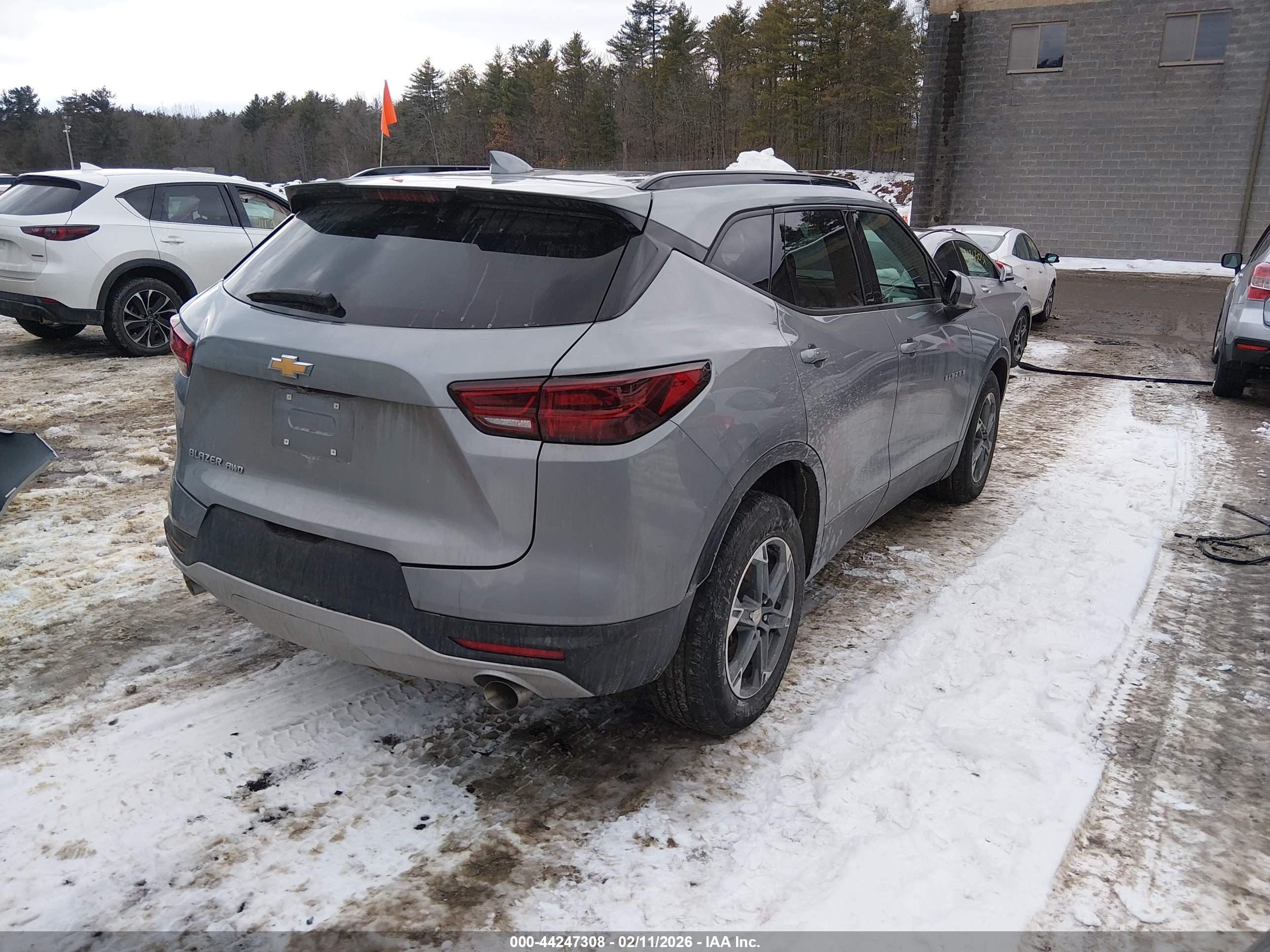 CHEVROLET BLAZER image 4