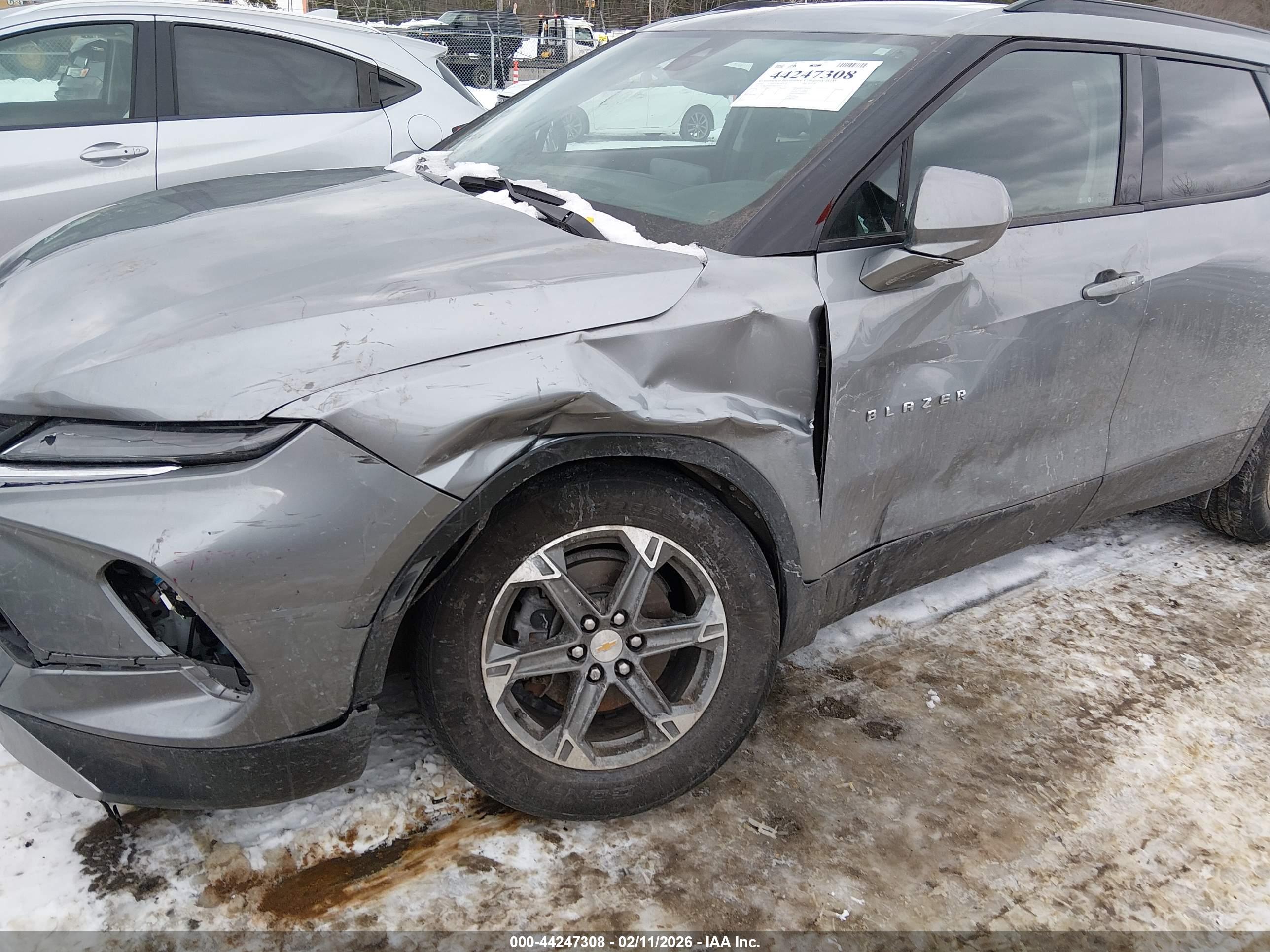 CHEVROLET BLAZER image 6