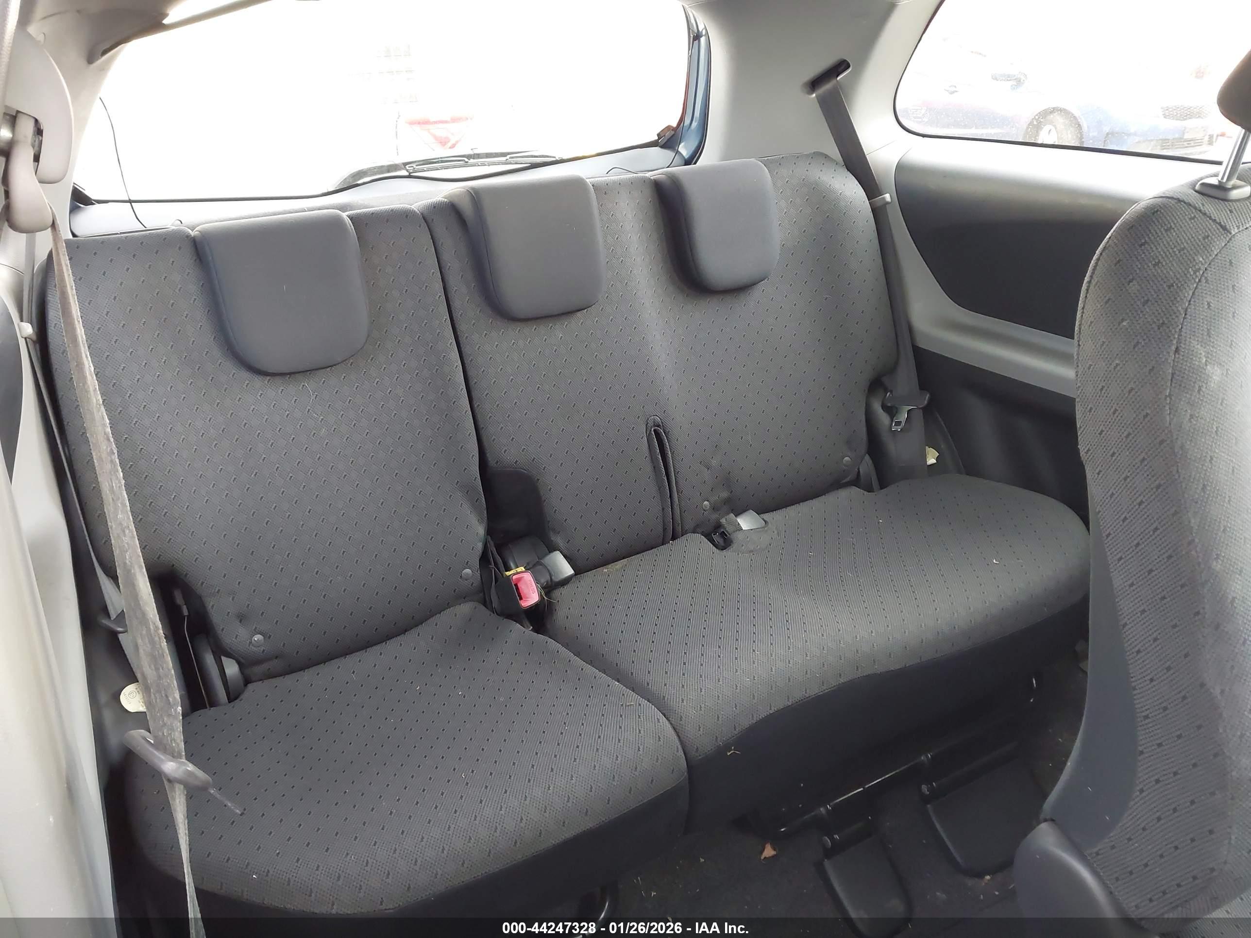 TOYOTA YARIS image 8