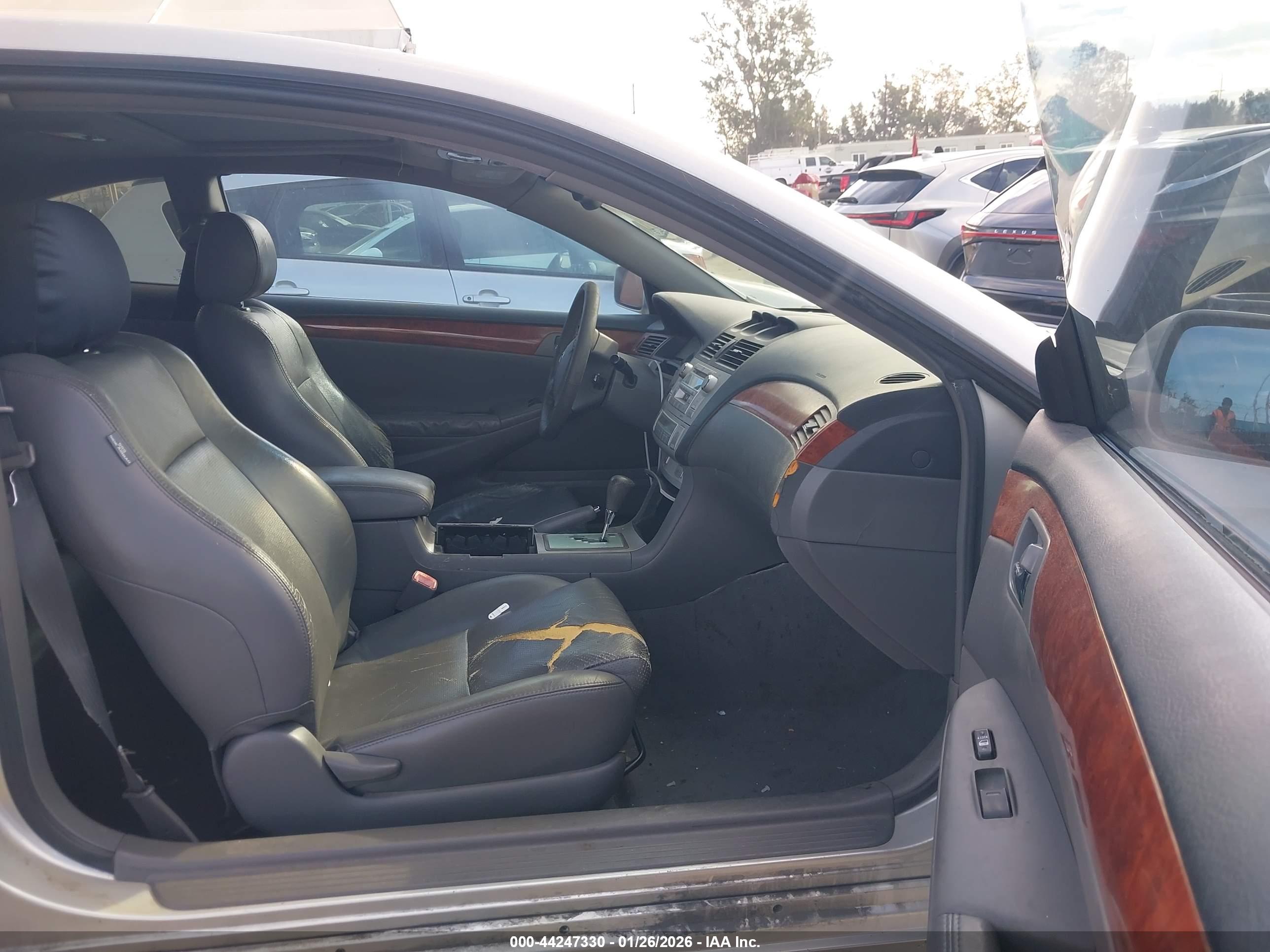 TOYOTA CAMRY image 5