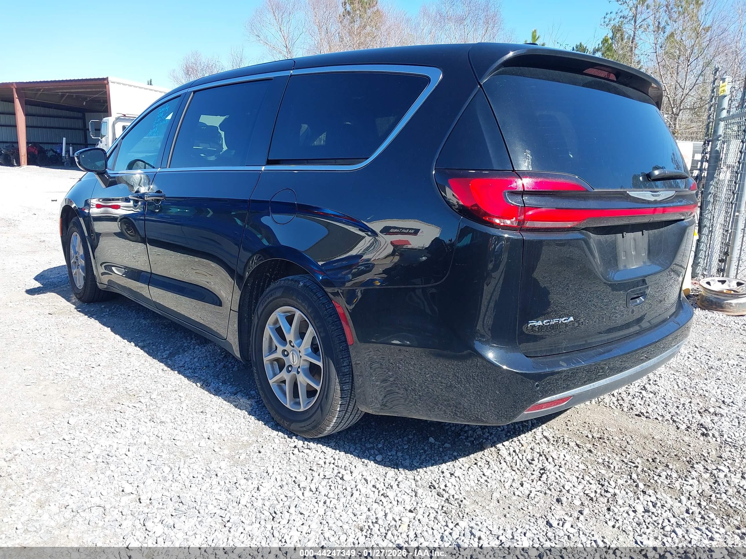 CHRYSLER PACIFICA image 3