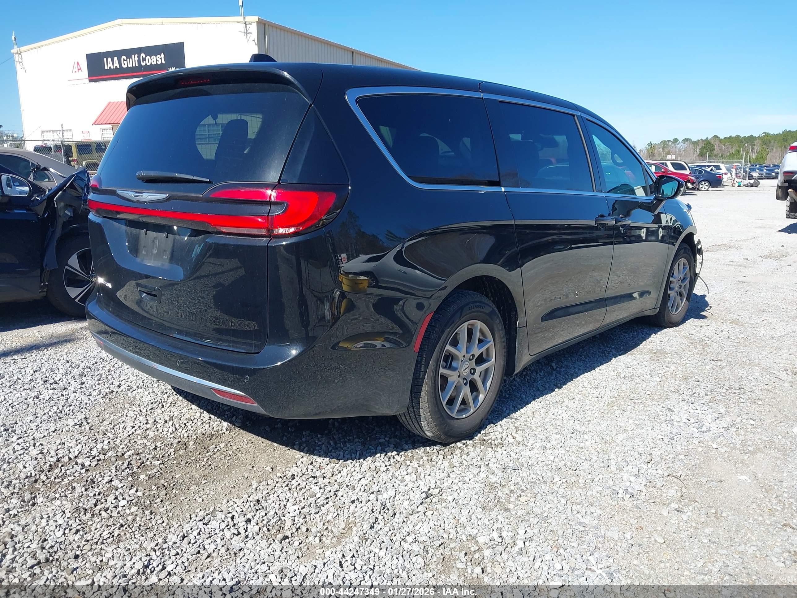 CHRYSLER PACIFICA image 4