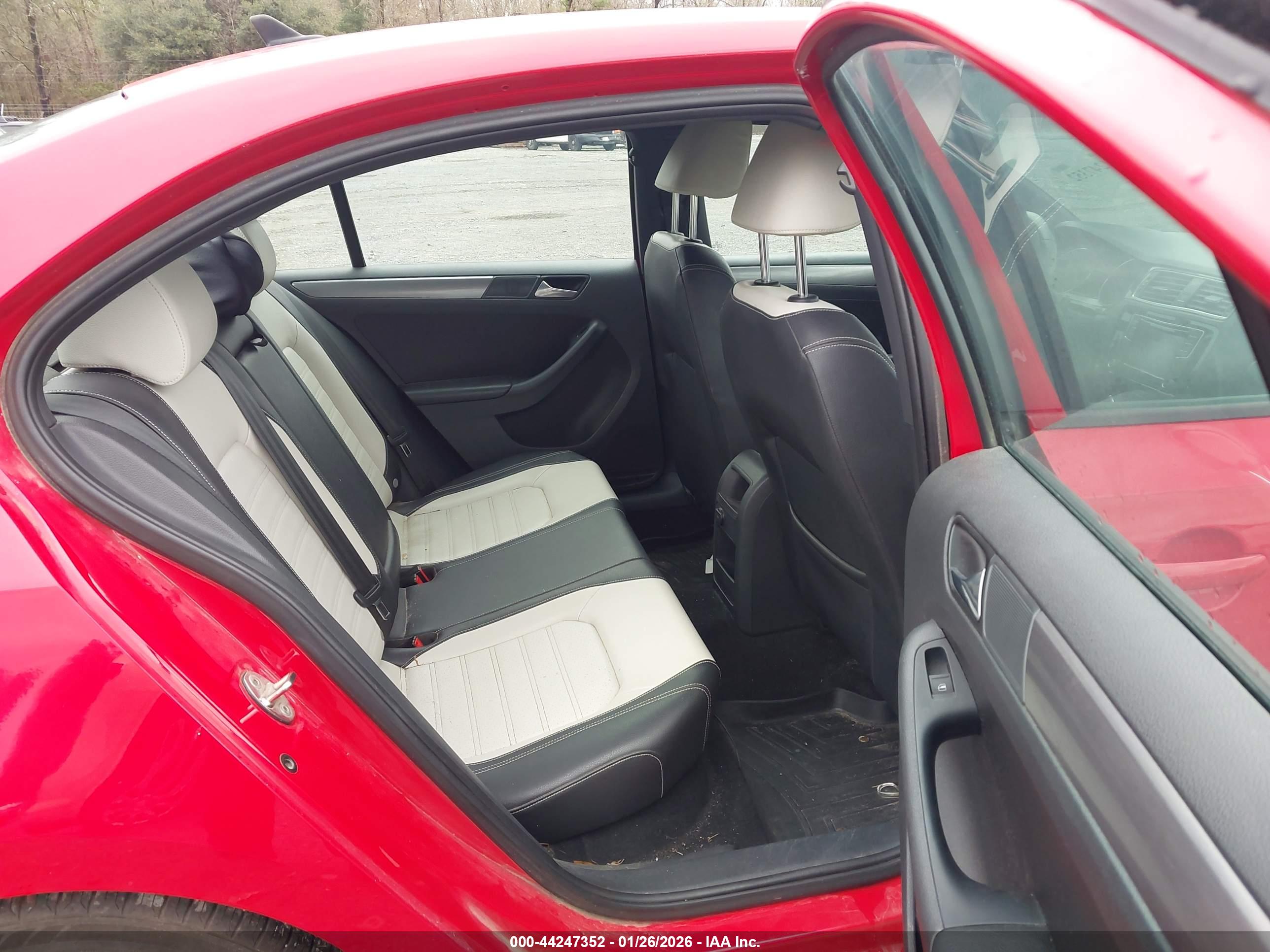 VOLKSWAGEN JETTA image 8