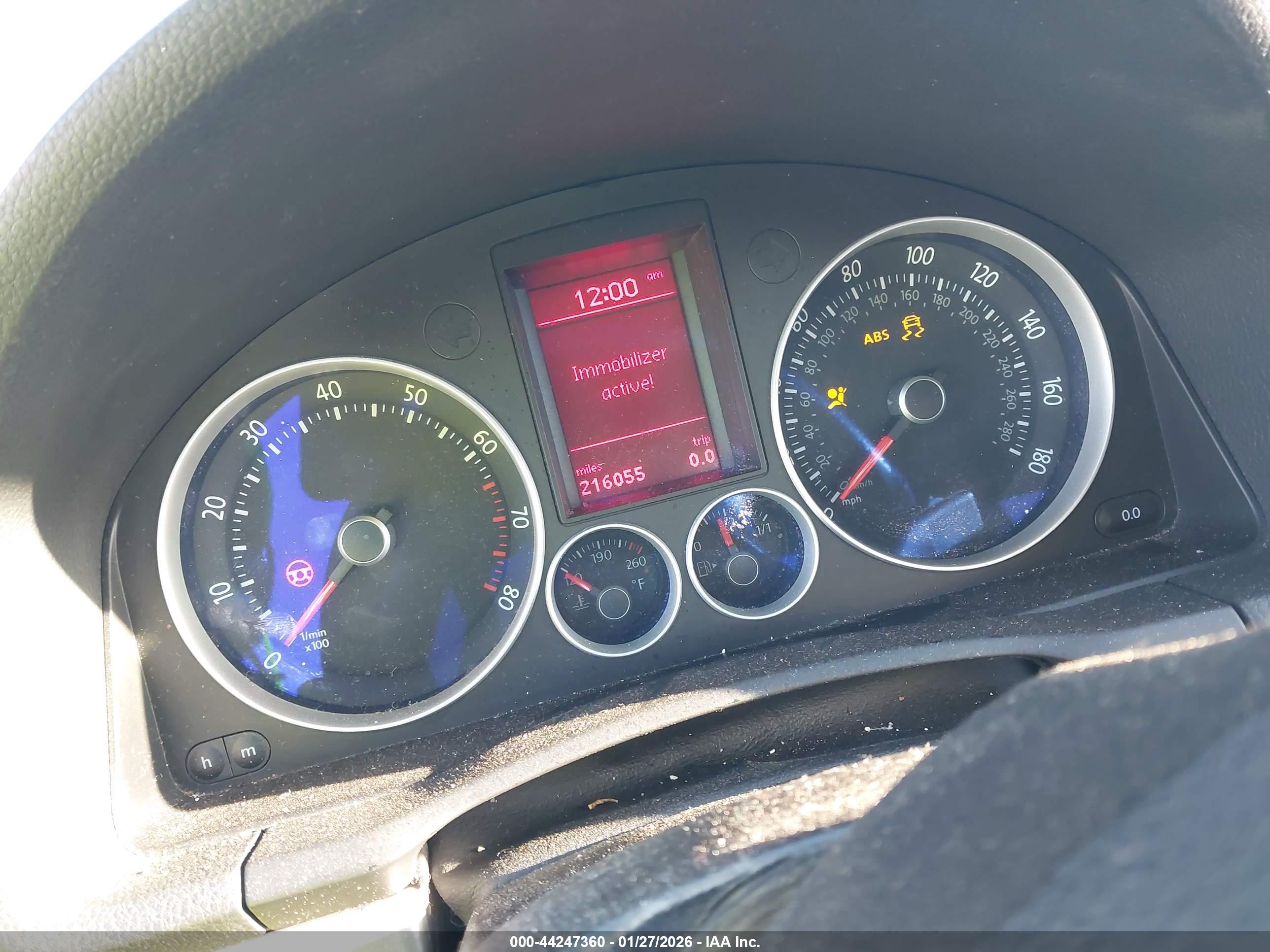 VOLKSWAGEN GTI image 7