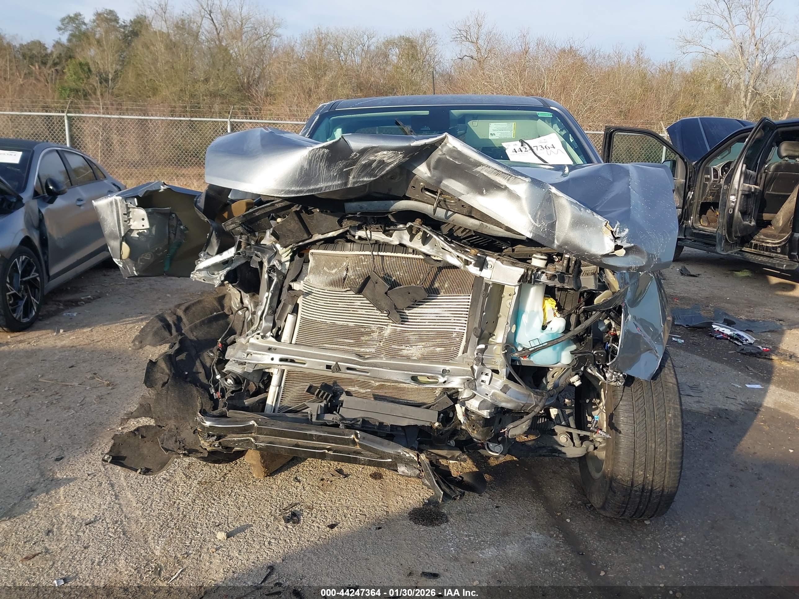 CHEVROLET COLORADO image 6