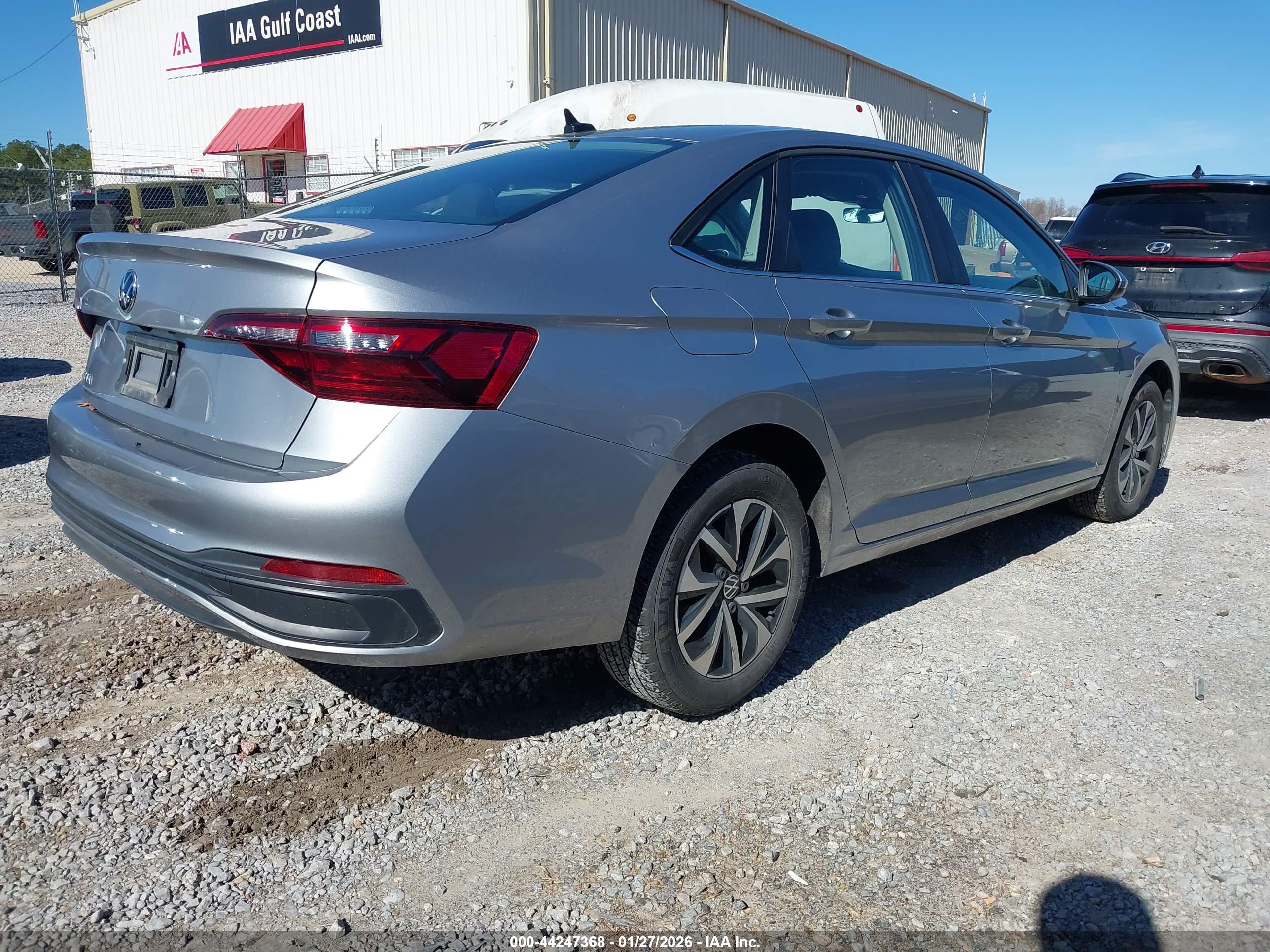 VOLKSWAGEN JETTA image 4