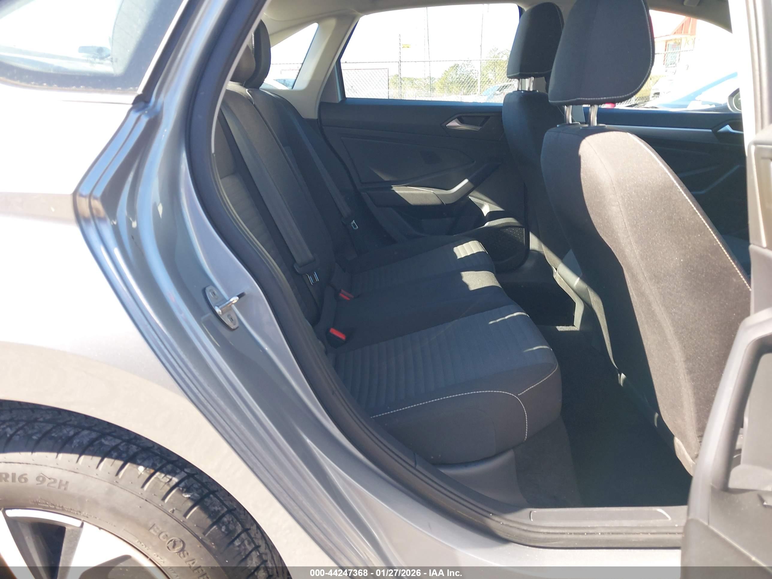 VOLKSWAGEN JETTA image 8