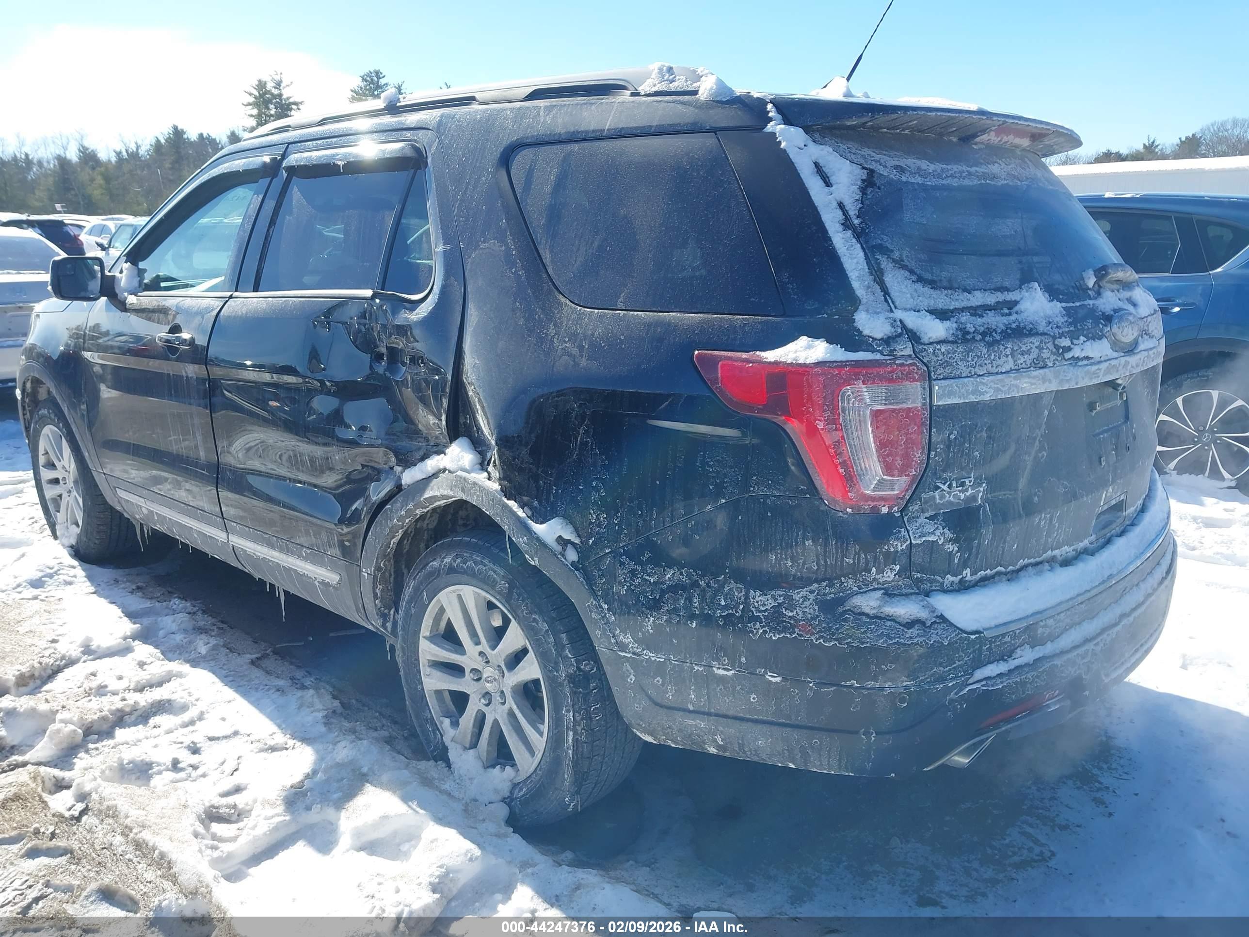 FORD EXPLORER image 3
