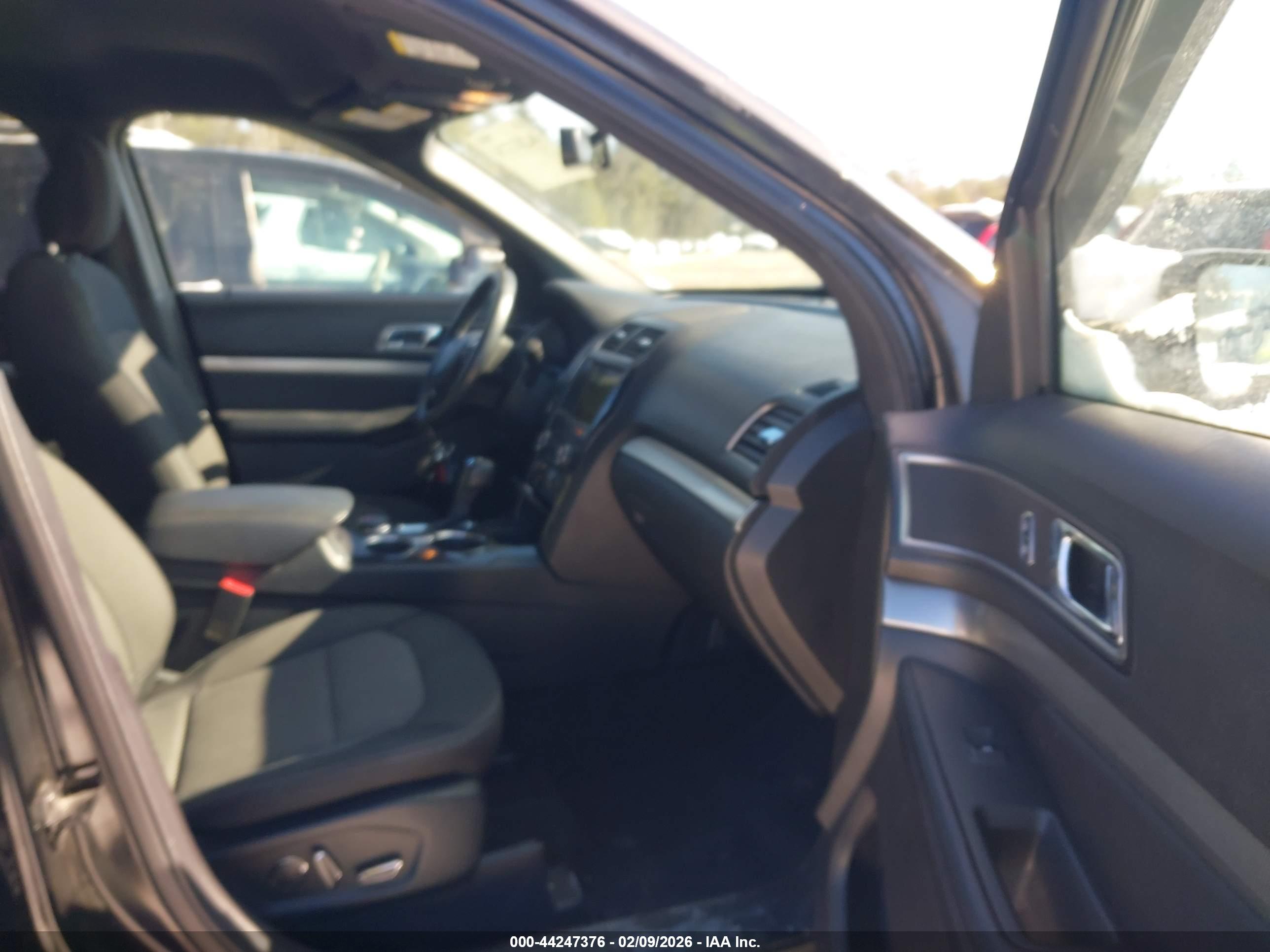 FORD EXPLORER image 5