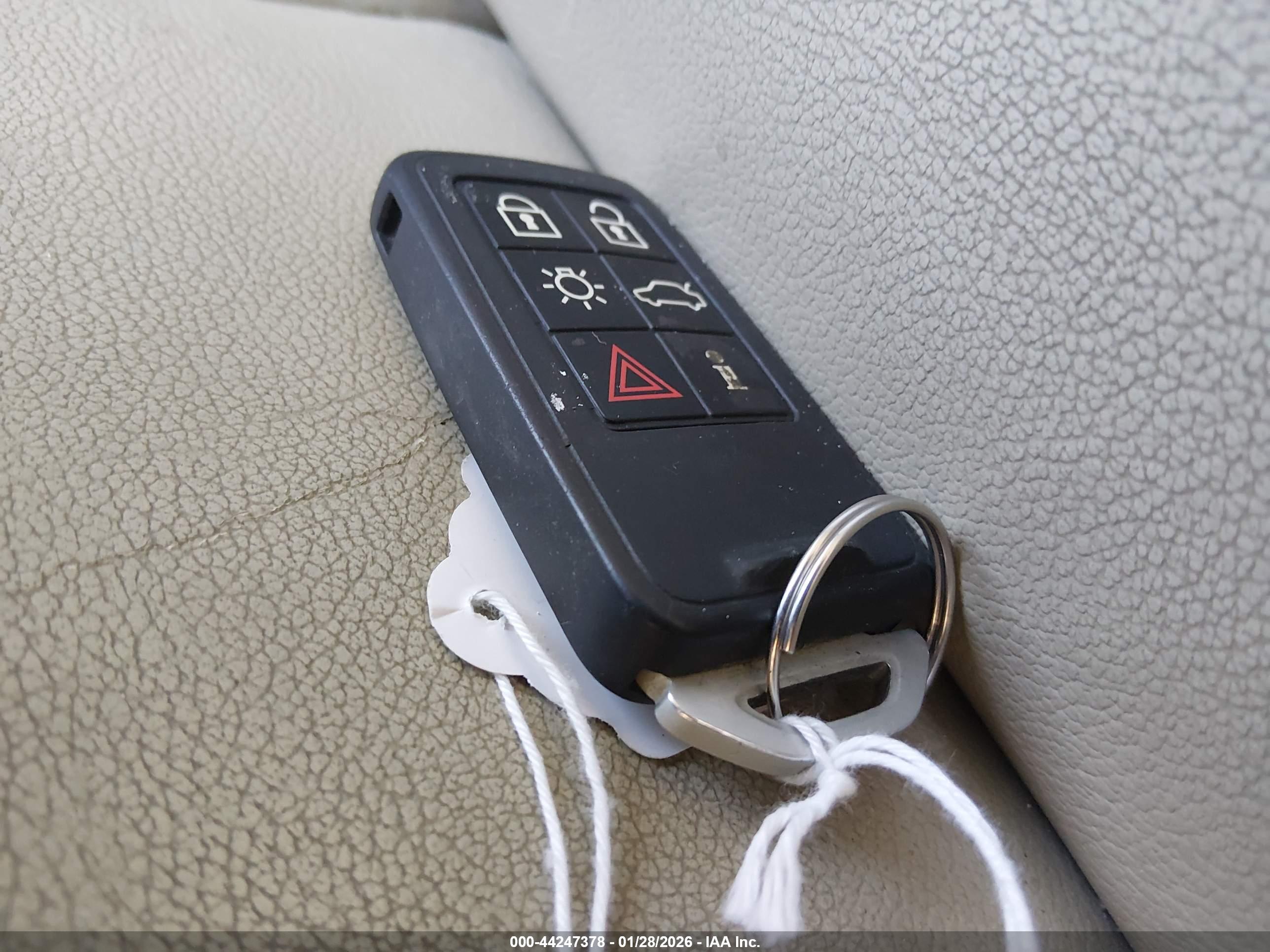 VOLVO XC60 image 11