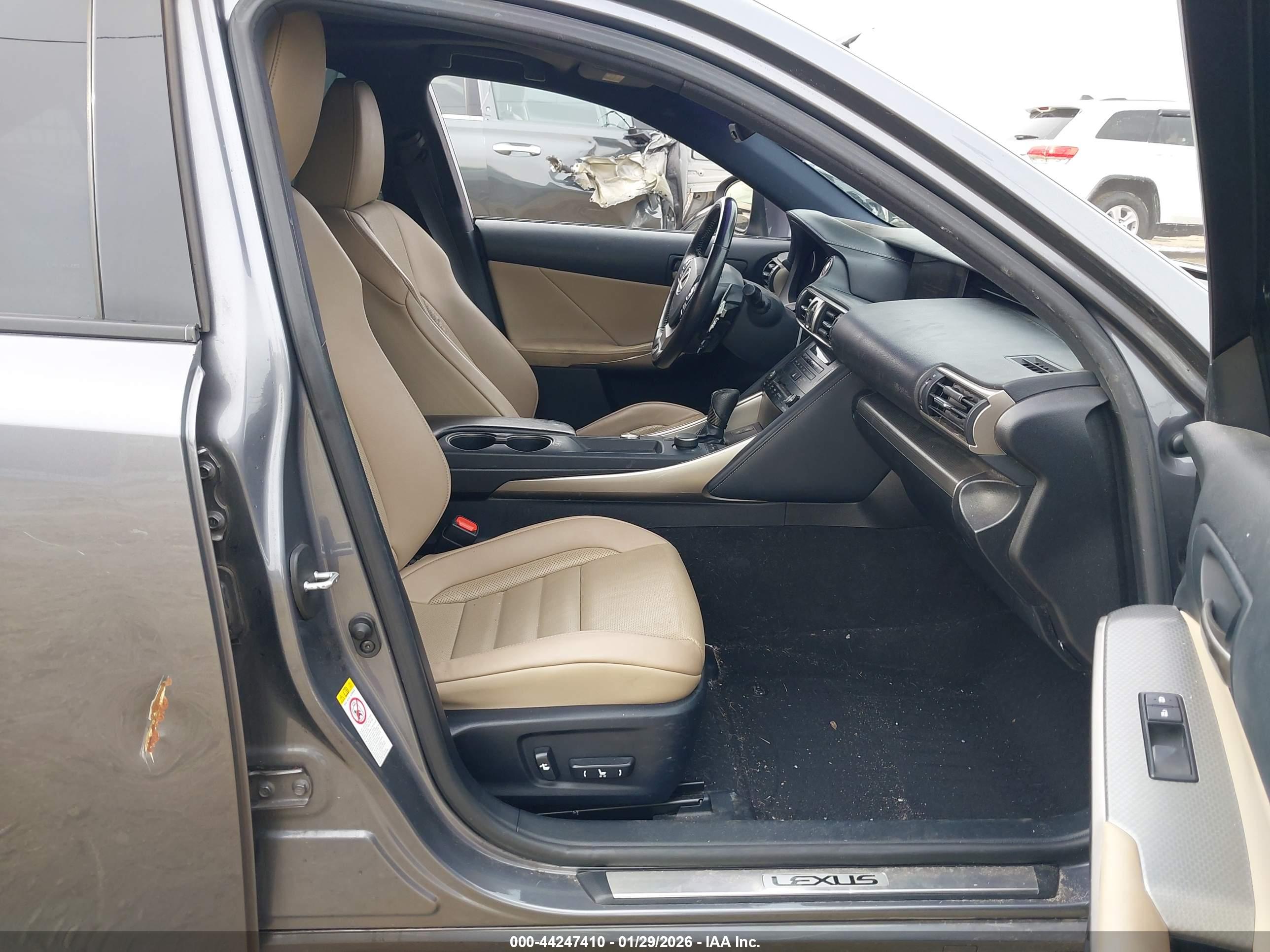 LEXUS IS image 5
