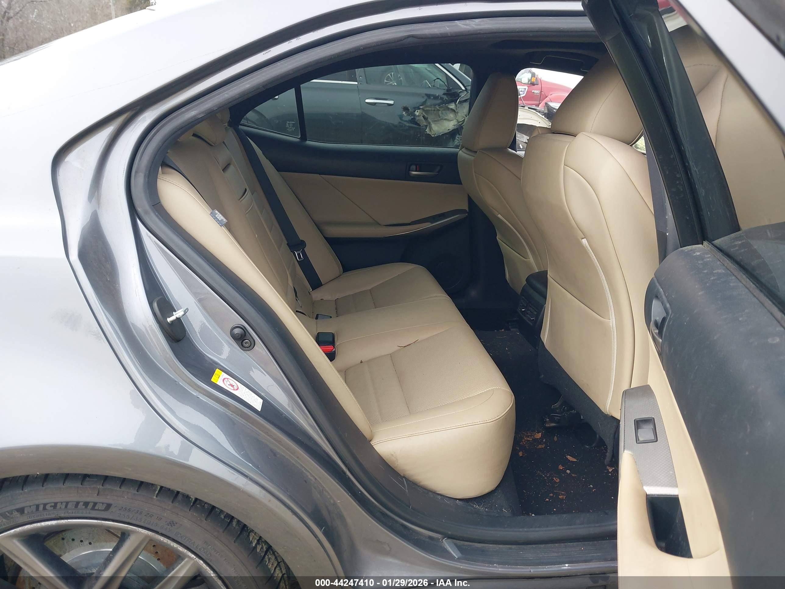 LEXUS IS image 8