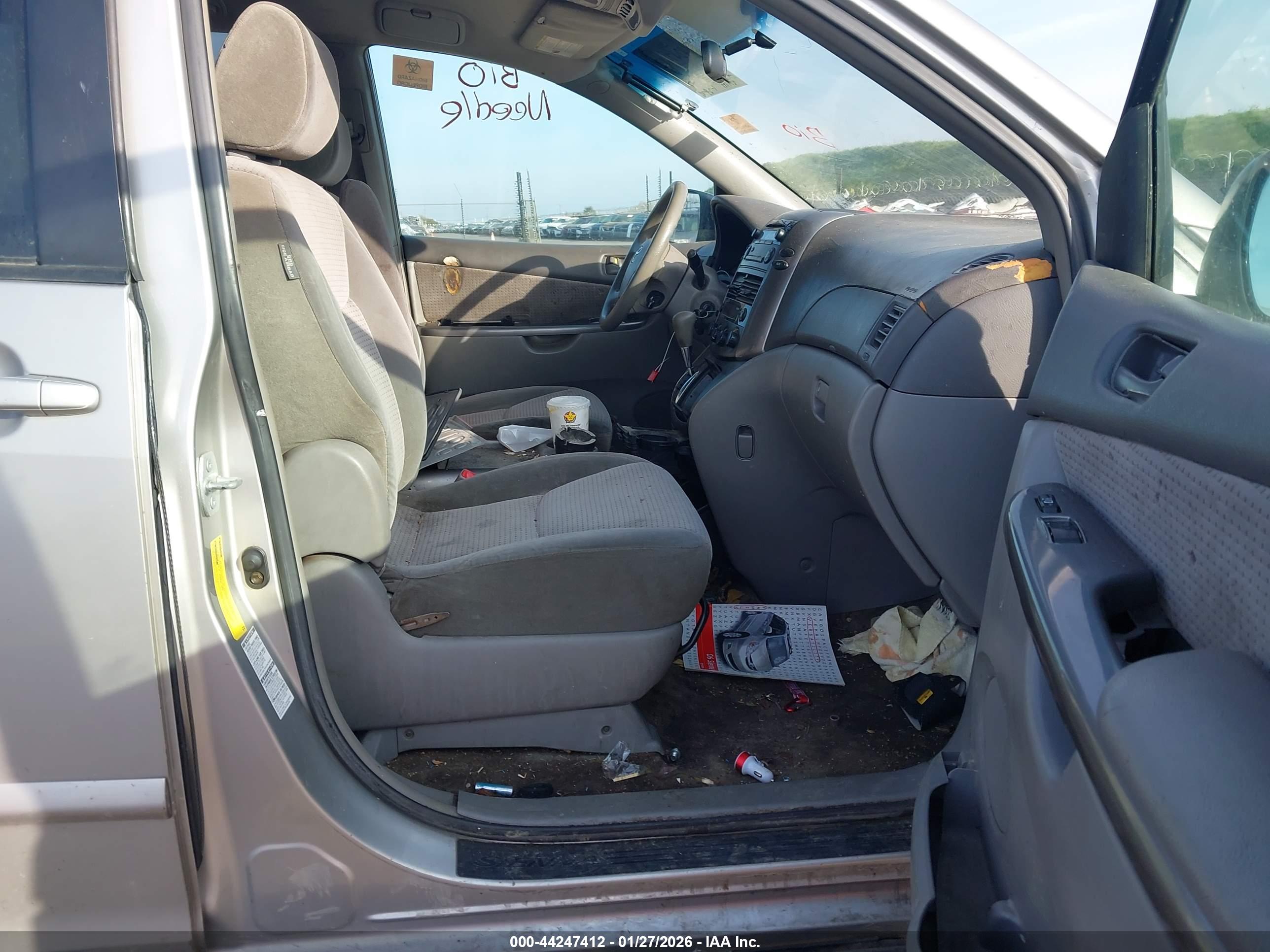 TOYOTA SIENNA image 5