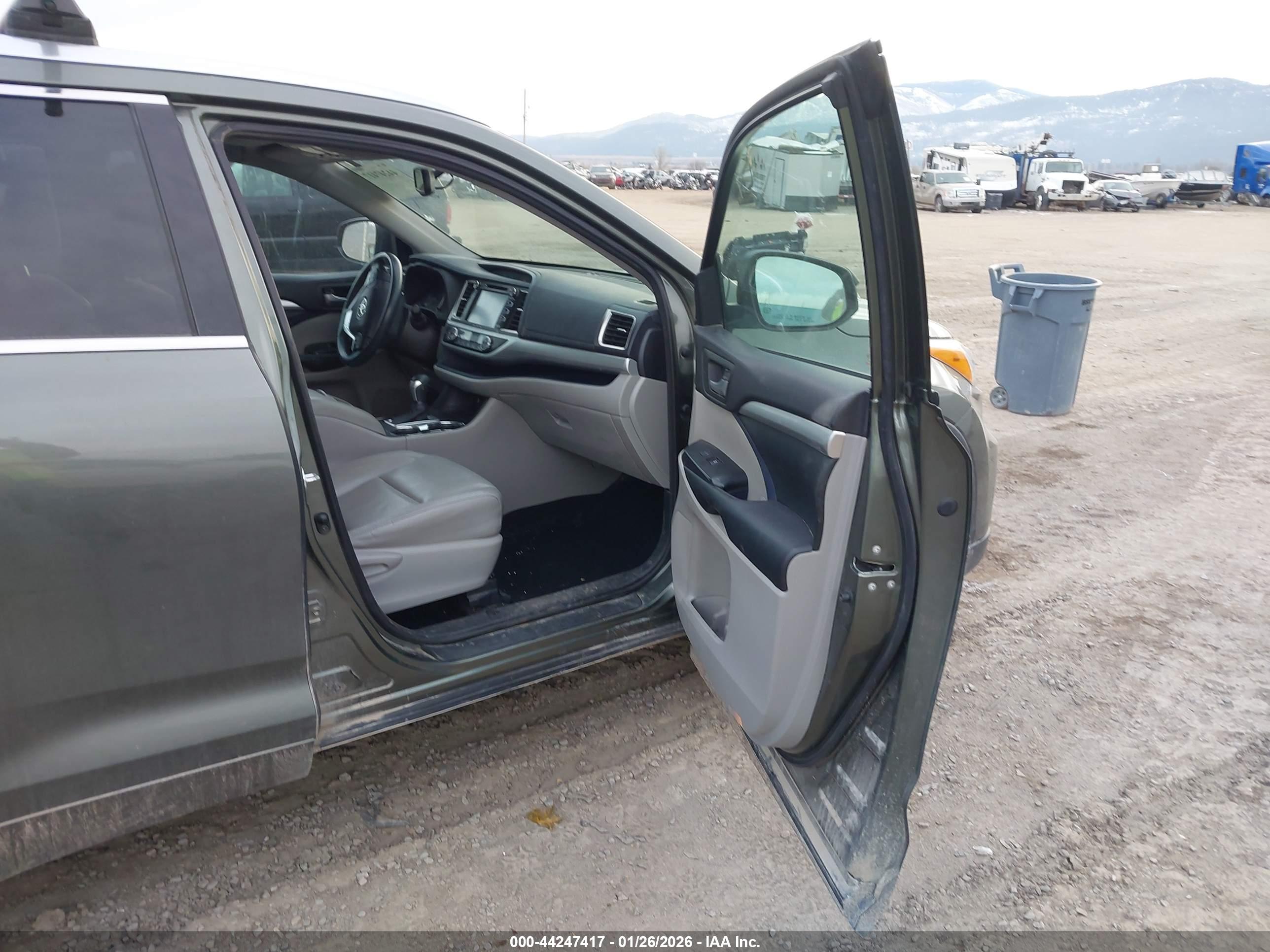TOYOTA HIGHLANDER image 5