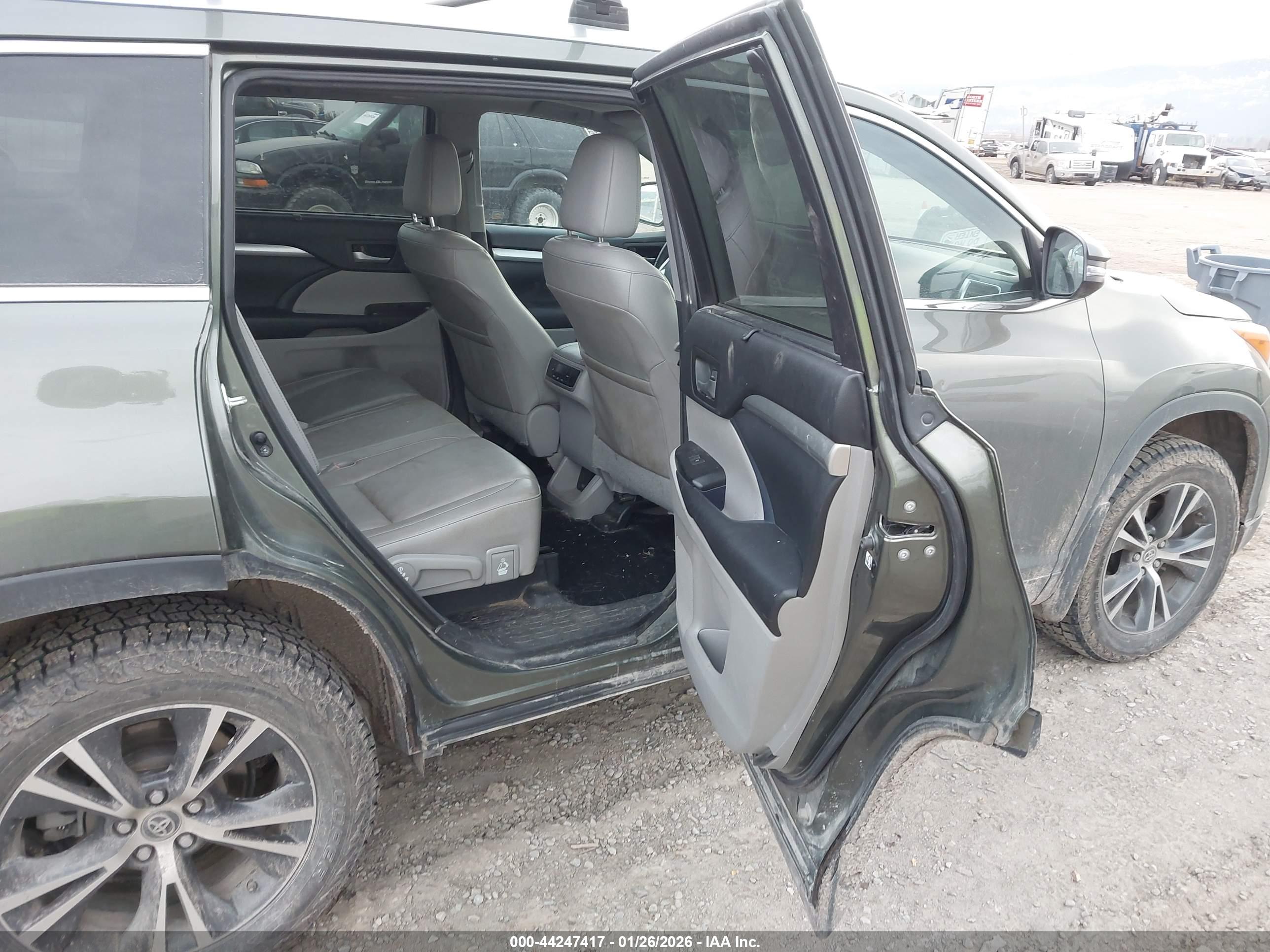 TOYOTA HIGHLANDER image 8