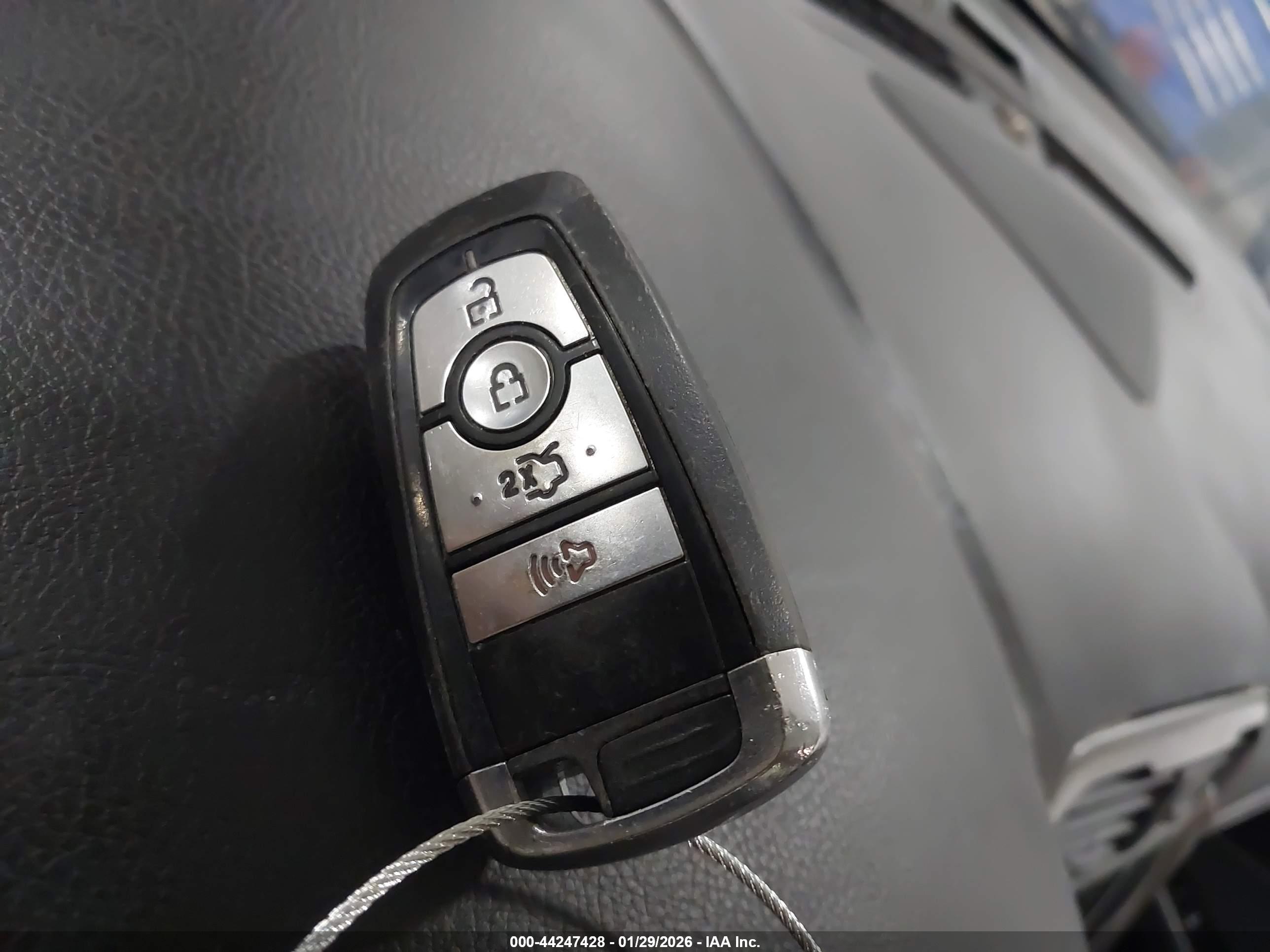 FORD FUSION image 11