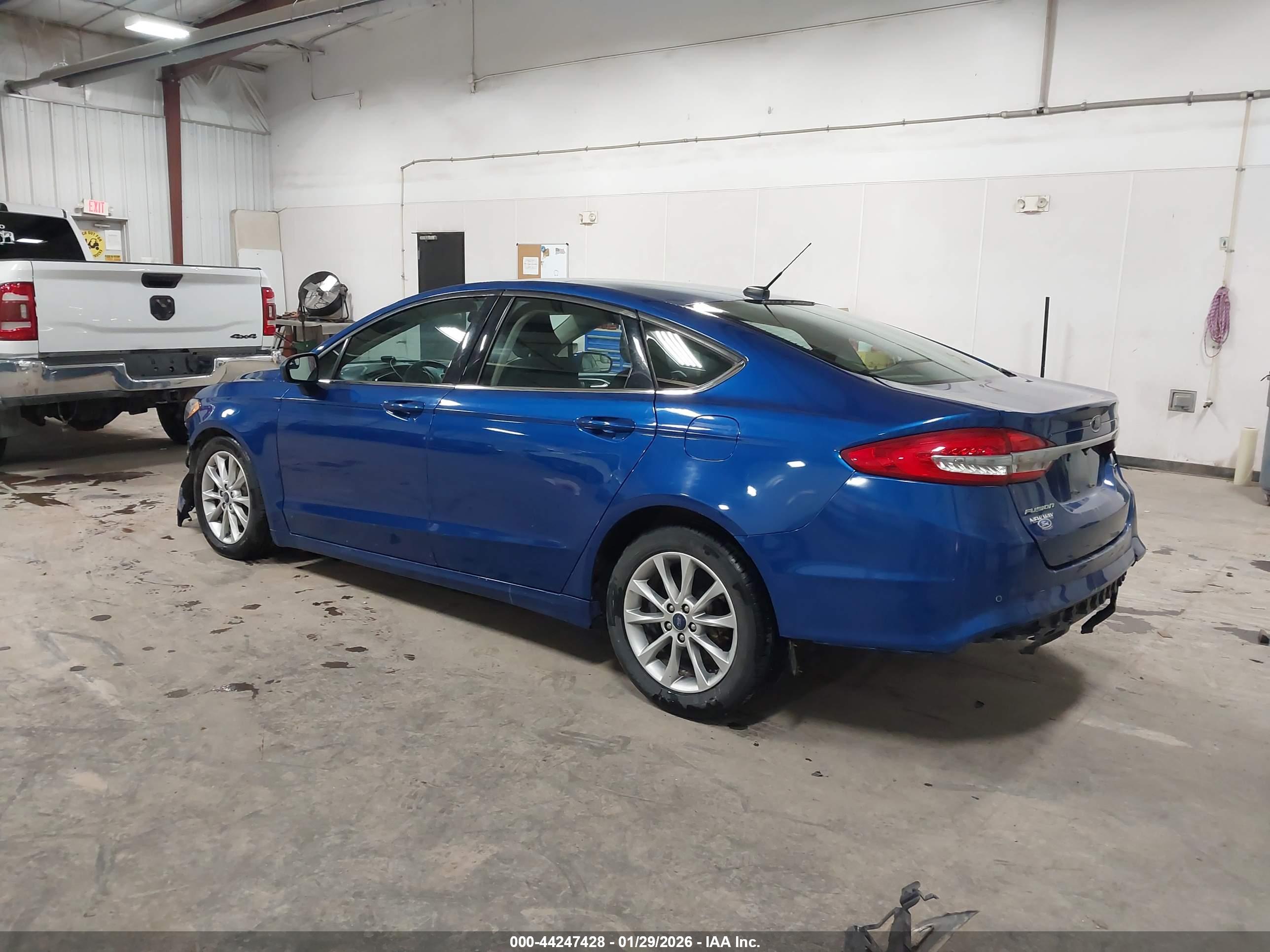 FORD FUSION image 3