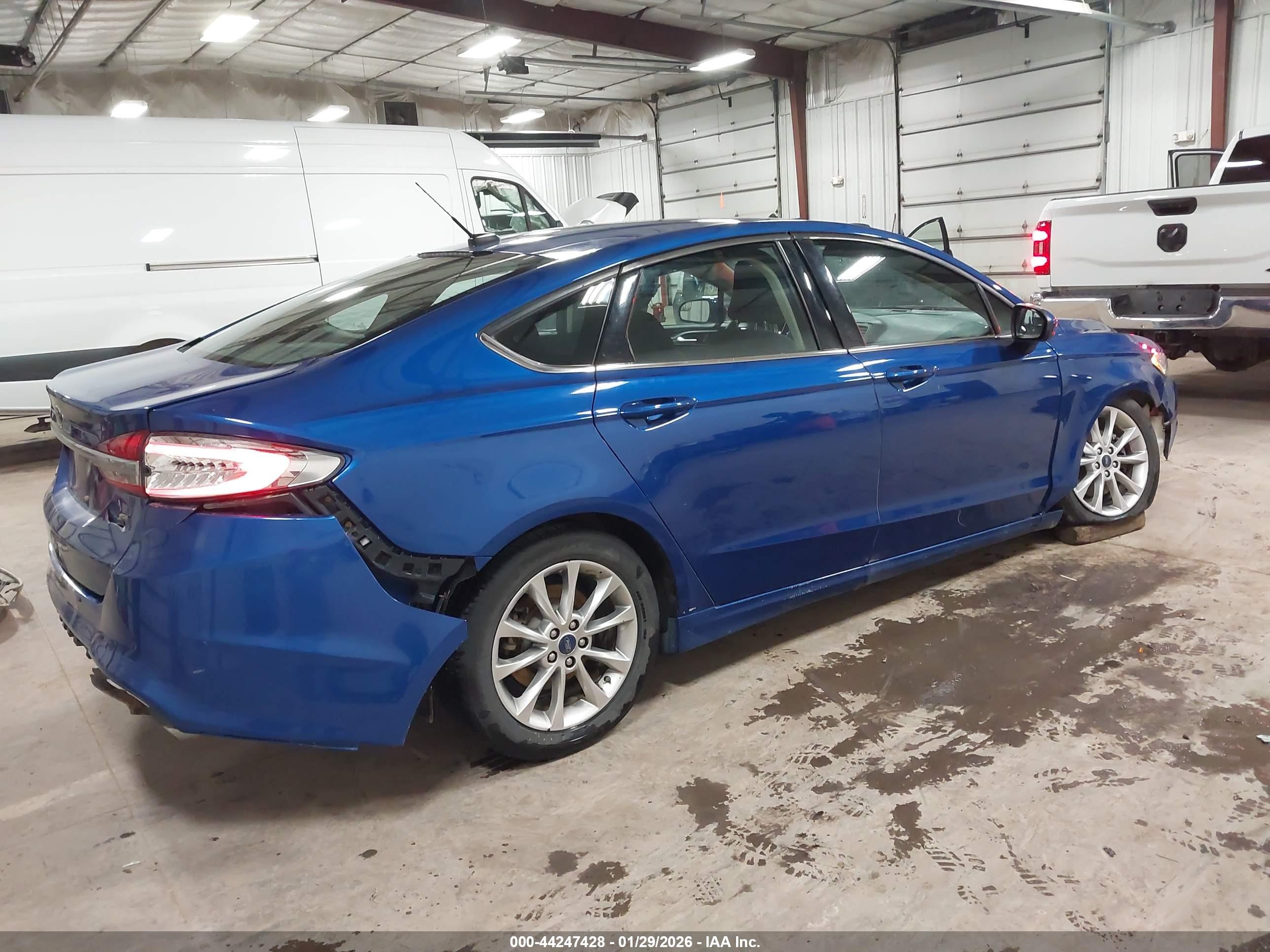FORD FUSION image 4