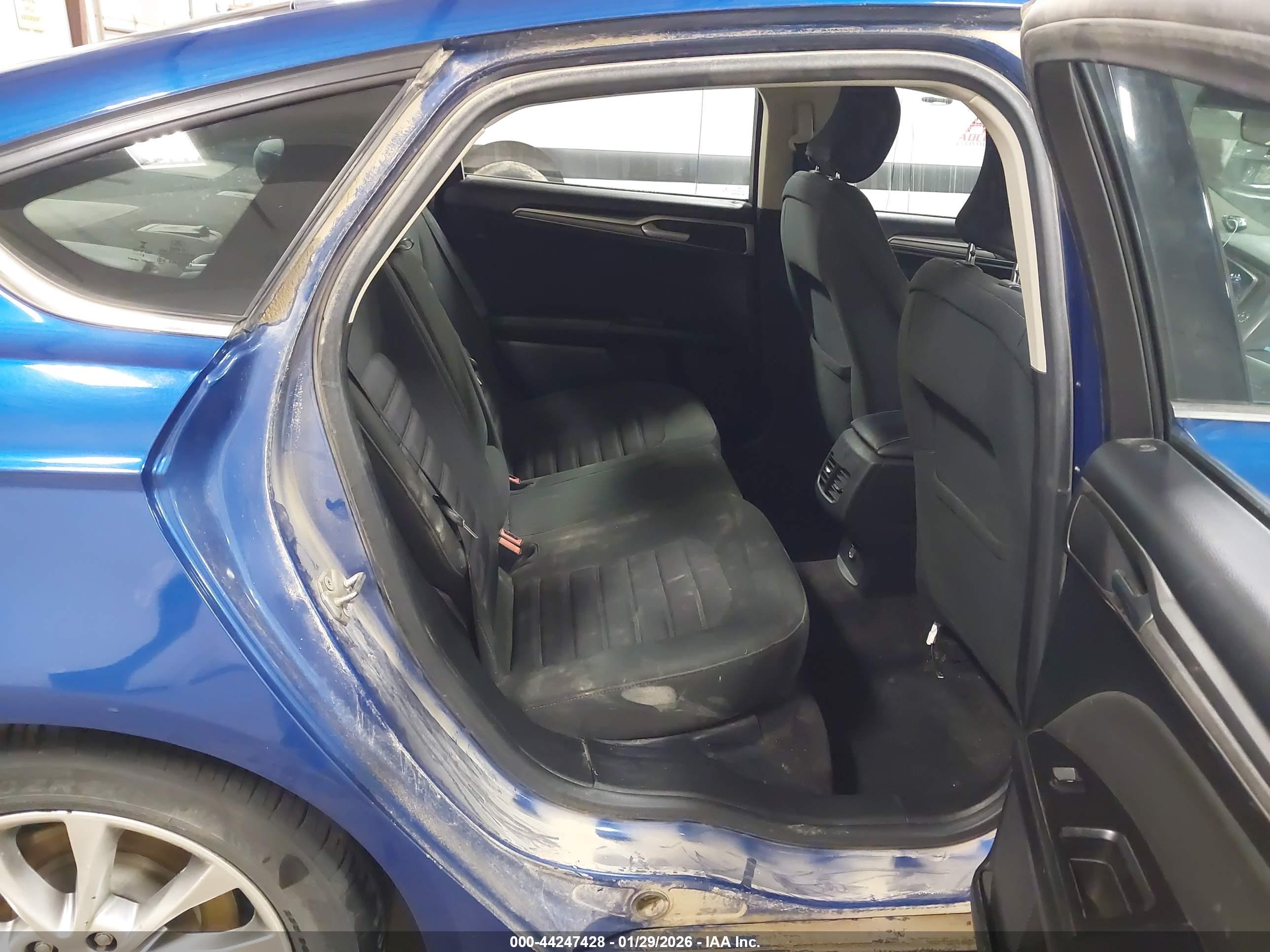 FORD FUSION image 8