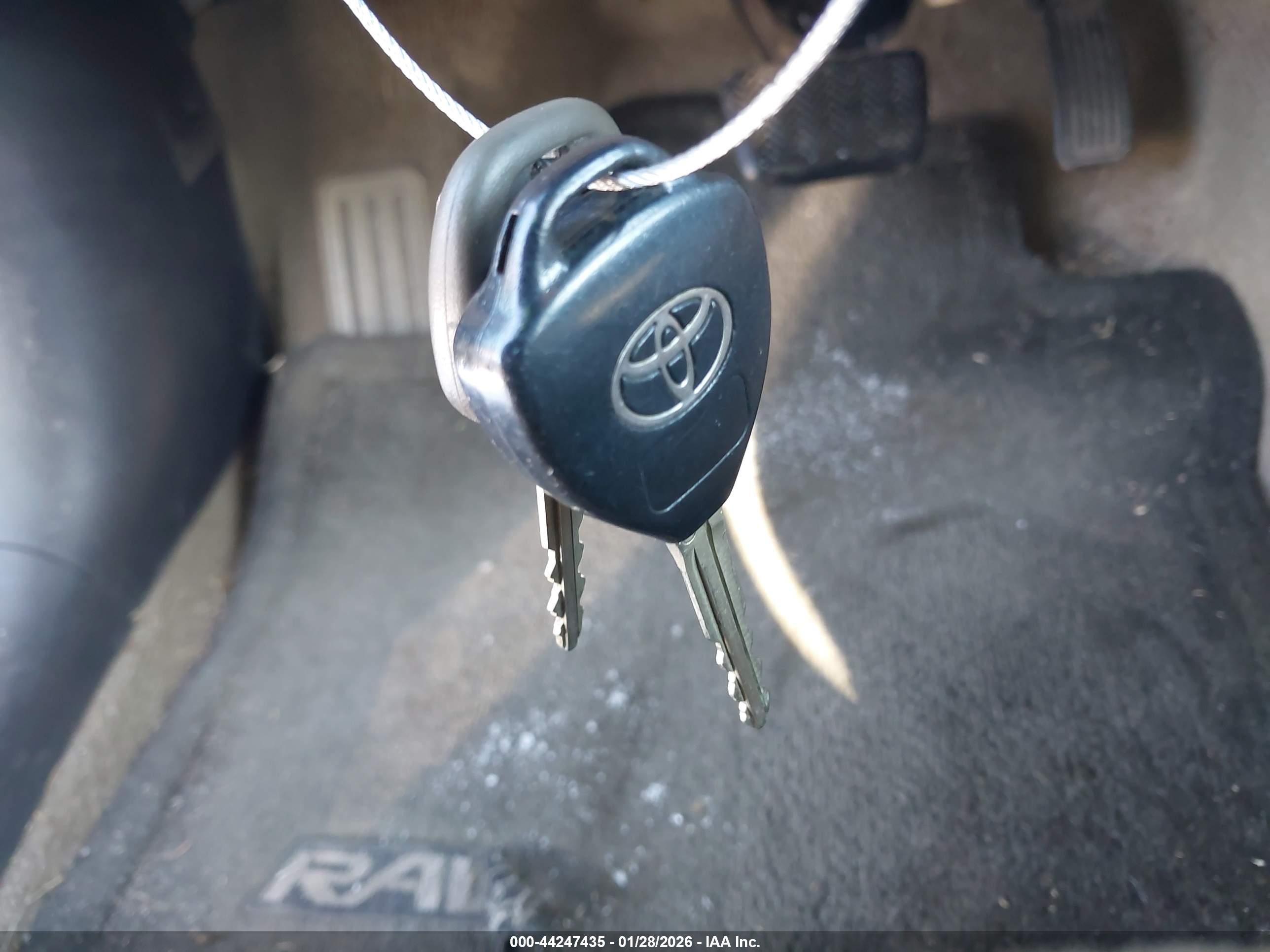 TOYOTA RAV4 image 11