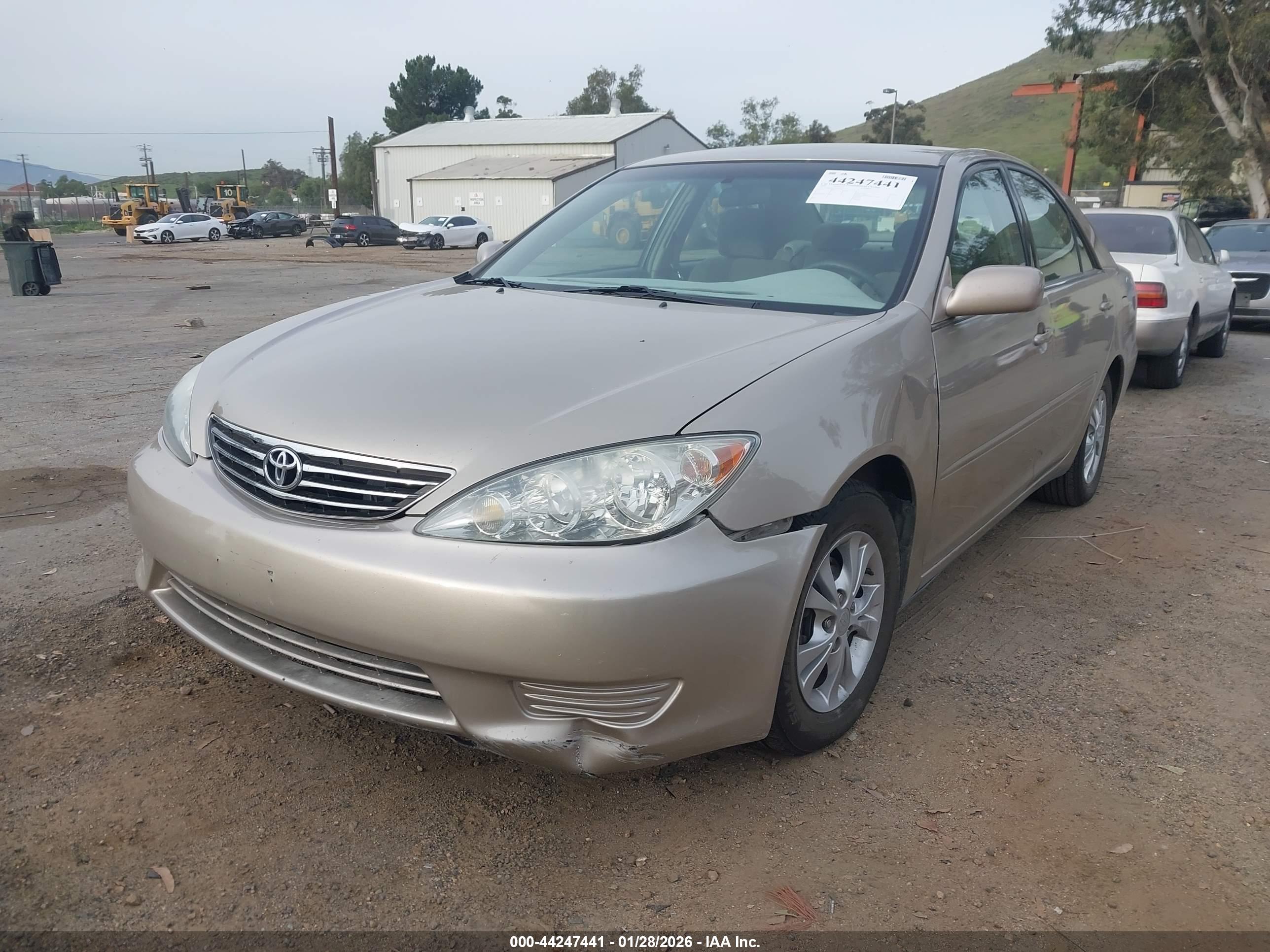 TOYOTA CAMRY image 2