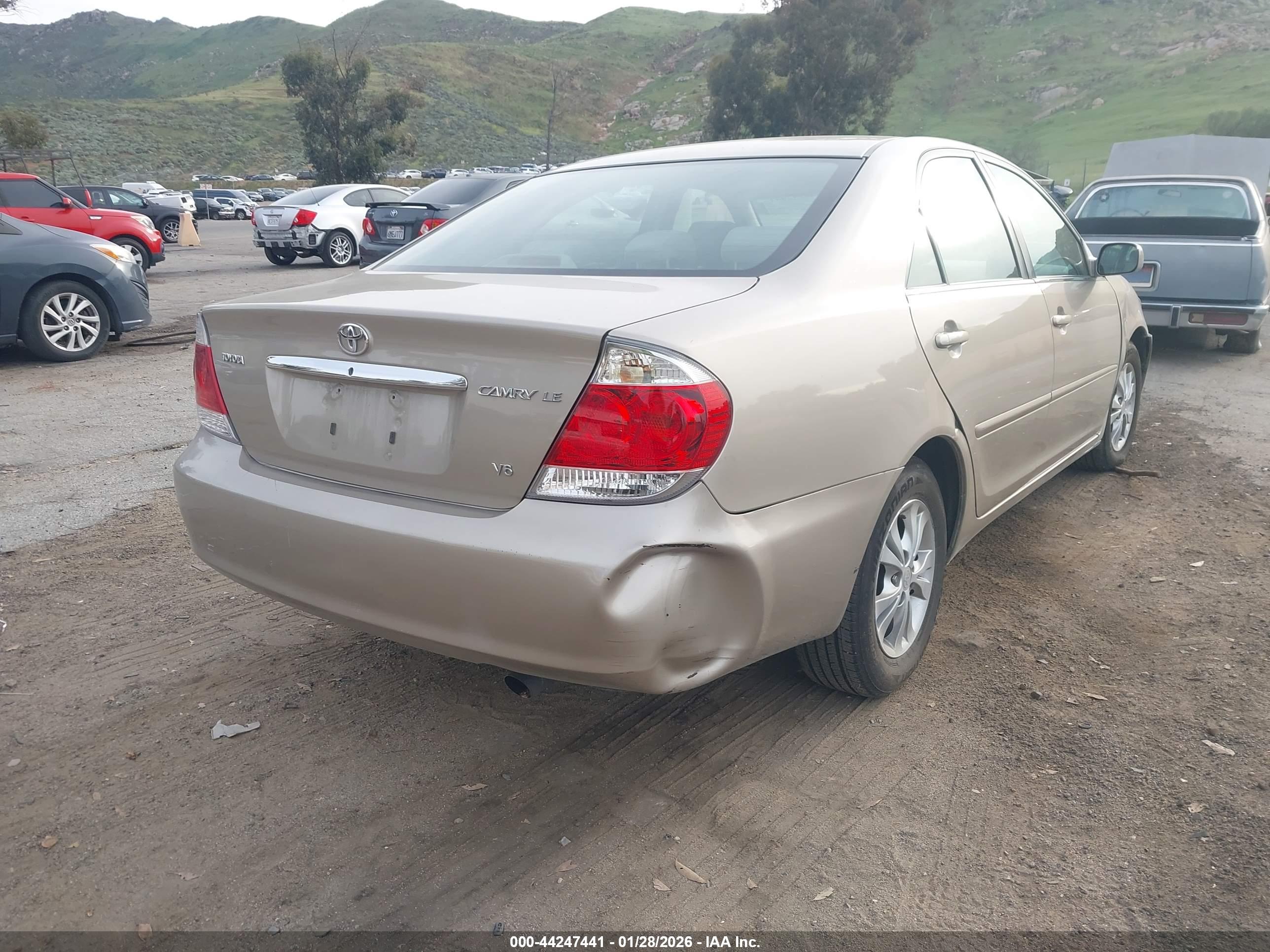 TOYOTA CAMRY image 4